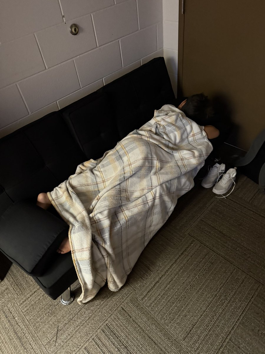 floresjosue's tweet image. πππ ππππ π€π π πΎπ€πππΒ΄π¨ π ππ....
Early mornings. Late nights. Gym naps. They donβt just grow up around the game β they grow with it.
πΊπβ€οΈ
#JoaquinAllDay