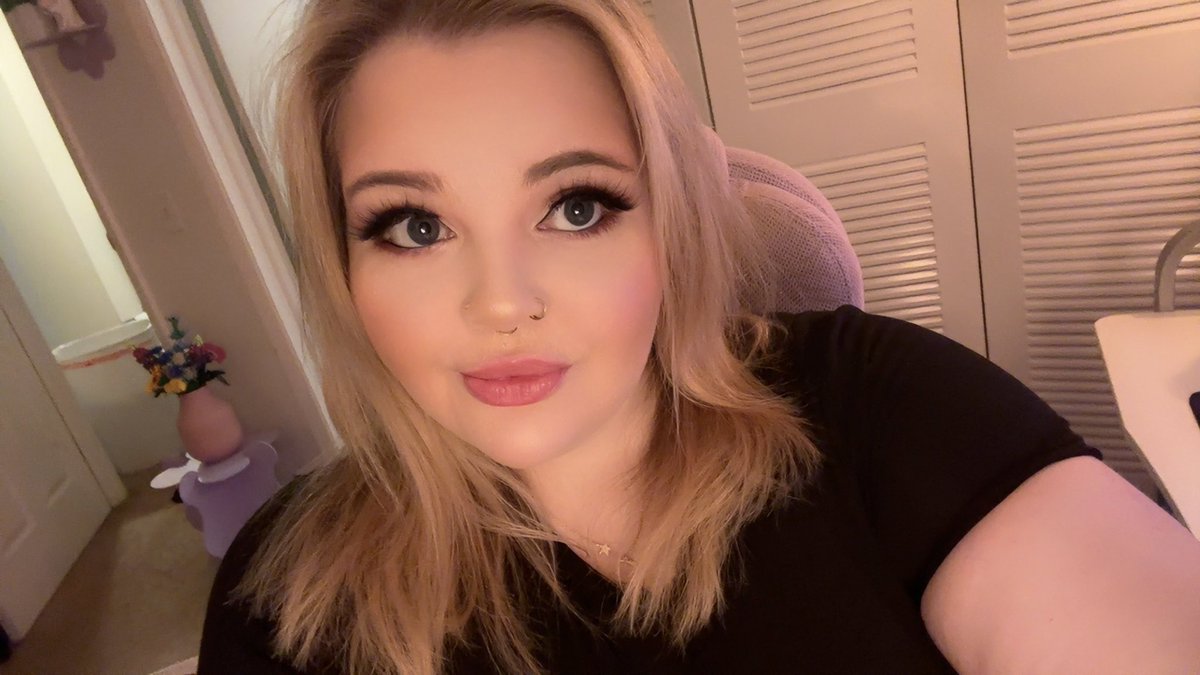 looking for more apex mutuals :) i’m starting to play it more and more and want more people to follow! ❤️