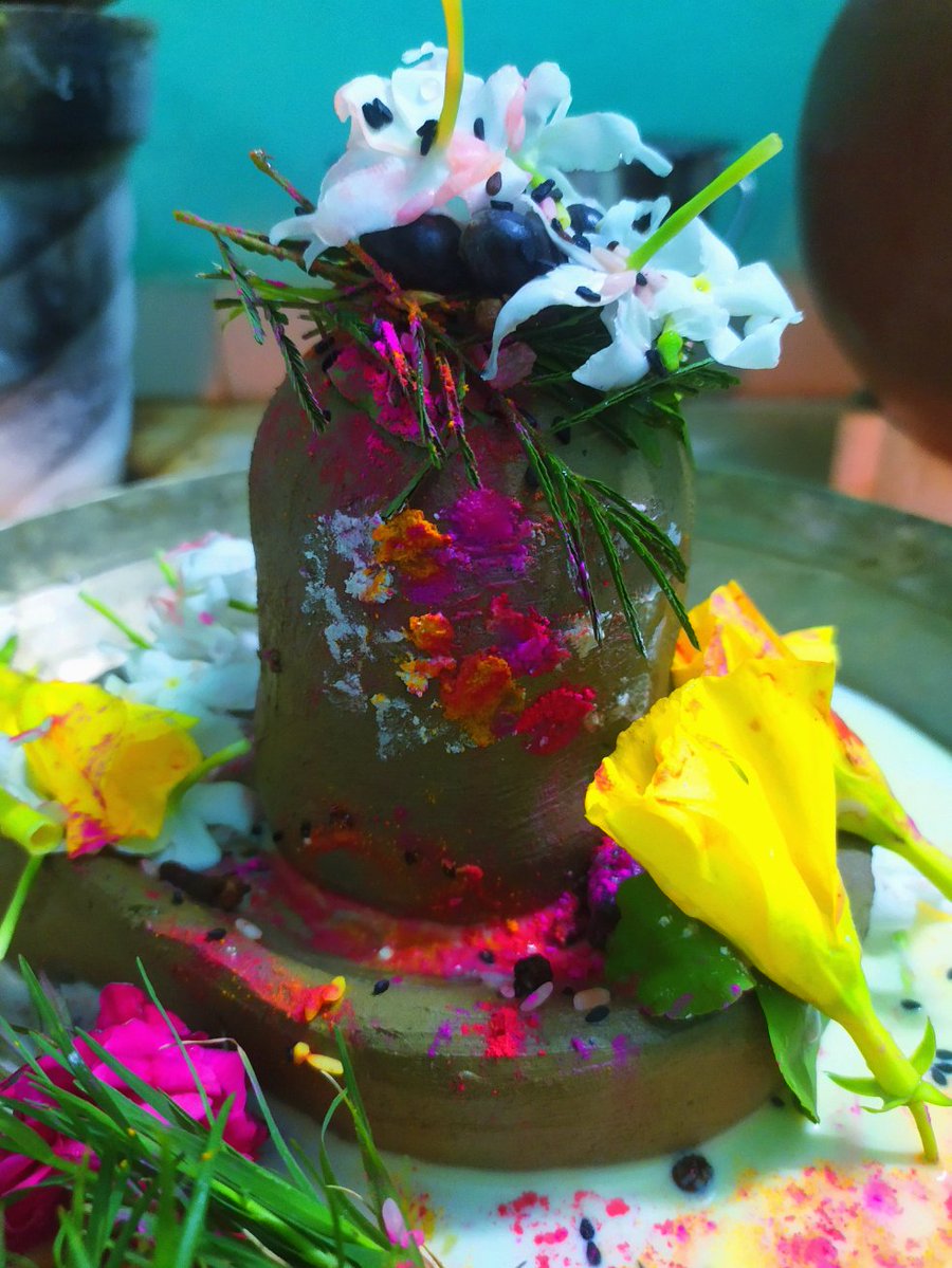 🌺 ।। ॐ नमः शिवाय ।। 🌺 

दुनियां से धोखा खाए हुए लोग, अक्सर महादेव के दीवाने होते है..!