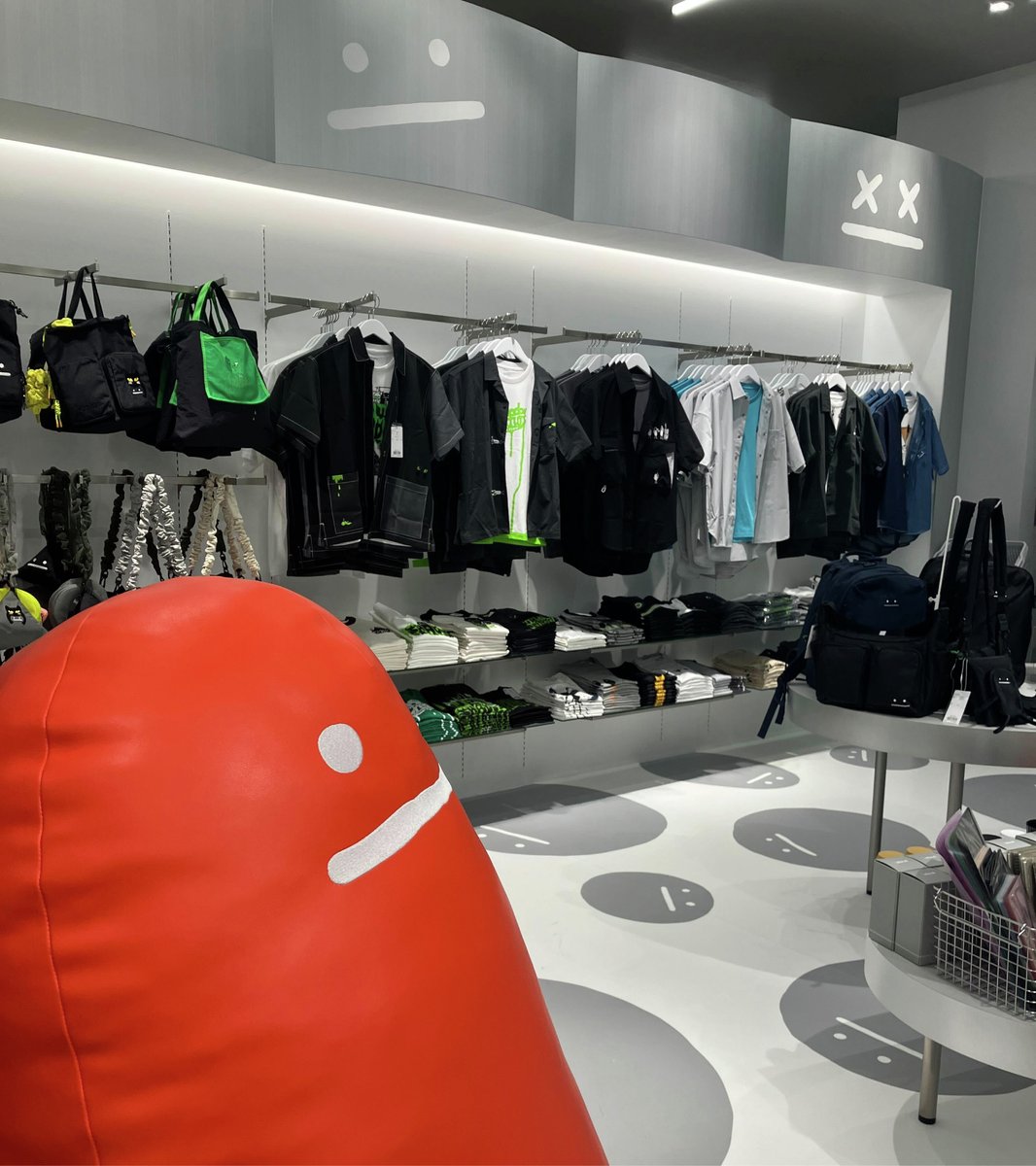 graniph_updates's tweet image. 【#グラニフ福岡天神 NEWS】
ビューティフルシャドーエリアには、
明太子カラーのビューティフルシャドーが登場!
是非、思い出の一枚を撮ってくださいね📸
グラニフ福岡天神、いよいよ明日グランドオープンです✨
graniph.com/other/graniphf…