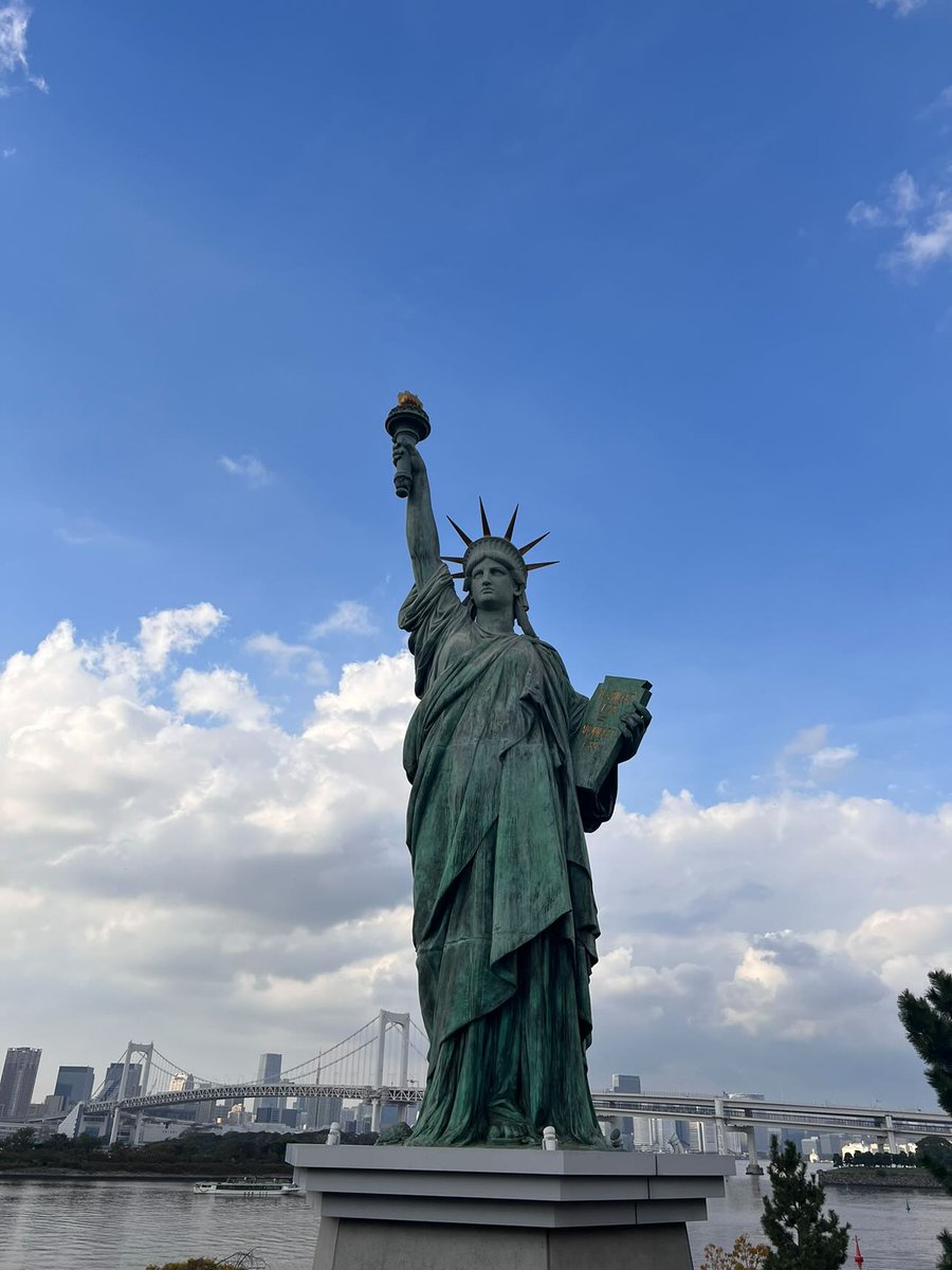BedandStay's tweet photo. Odaiba's mini Statue of Liberty is the perfect summer photo spot! 🗽 

Enjoy the beach, stunning views, and explore fun spots like Palette Town and DiverCity Tokyo Plaza. 
A must-see for your Tokyo adventure! 

#vacation #traveling  #Japan #tokyo #airbnb  #SummerVibes #fypage https://t.co/KZdrnjCSiO