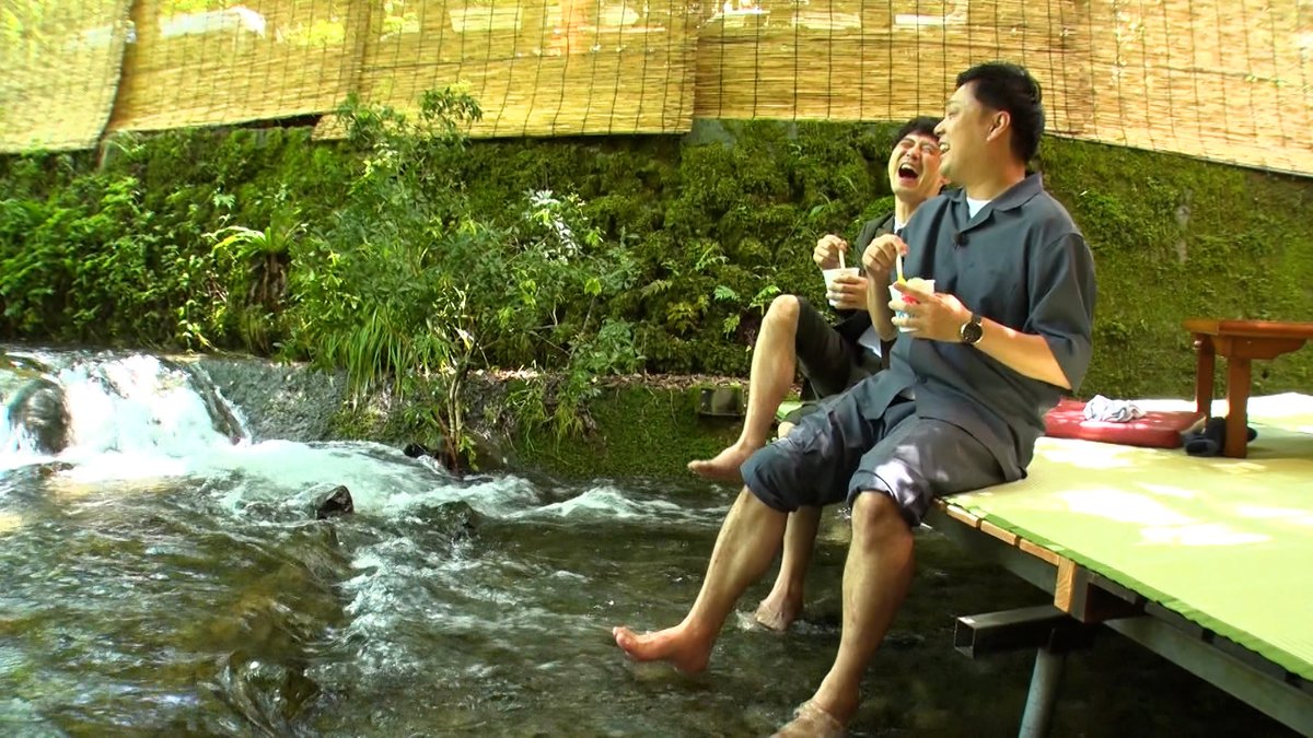 kantele's tweet image. 明日あさ8時30分は
『ロザンのクイズの神様・超』👼🏼
👬タナからイケダ👬が京都・涼スポットからクイズ探し🧐
夏を快適に過ごせる冷んや〜りグルメ🥢や絶叫間違いなしのスポット❗️
前回のタナからイケダの川柳がハマった⁉️今回も出るか🗣️川柳