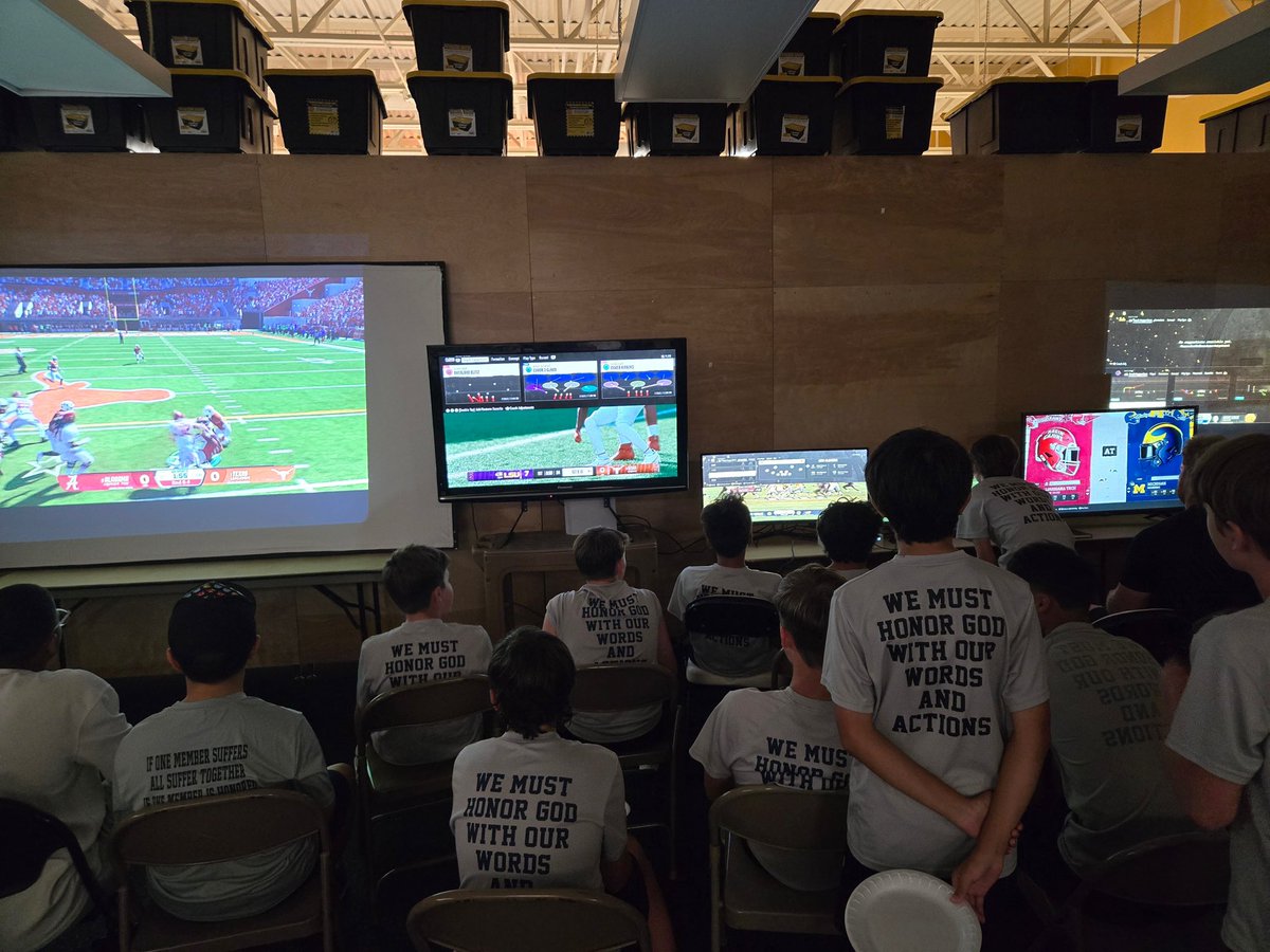 PCALionsFB's tweet image. Post summer middle school celebration of hard work, team work, team building, and fun! Proud of these guys! 
We must honor God with our words and action! 🙏🏻