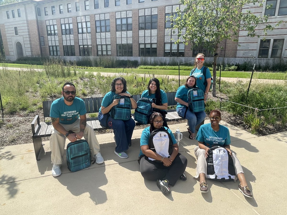 rocks_cs's tweet image. @RiceU_STEM CED camp last week great group of kids. My Rice & @weteachcs Hub this week! Good luck on their test! @microbit_edu if you point the #microbit at your target & don’t cover the Bluetooth section on the back. You can reach long distances w/microchat! #HOUsCoding