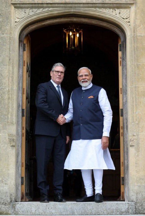 amitabhk87's tweet image. Congratulations to PM @narendramodi on a pathbreaking agreement which will drive new opportunities for both India and the UK and give s huge impetus to 🇮🇳–🇬🇧 trade and investment ties.
My compliments to @PiyushGoyal and his dynamic negotiating team for their success in…