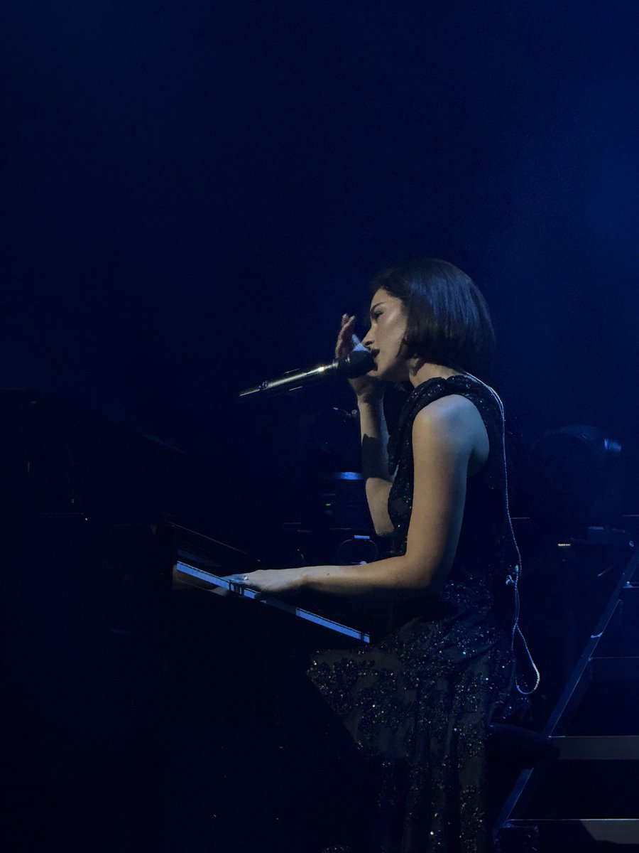 GracieAbrUpdate's tweet image. Gracie on stage tonight at TD Garden in Boston, Massachusetts! 🖤
—📷: @hungthelights