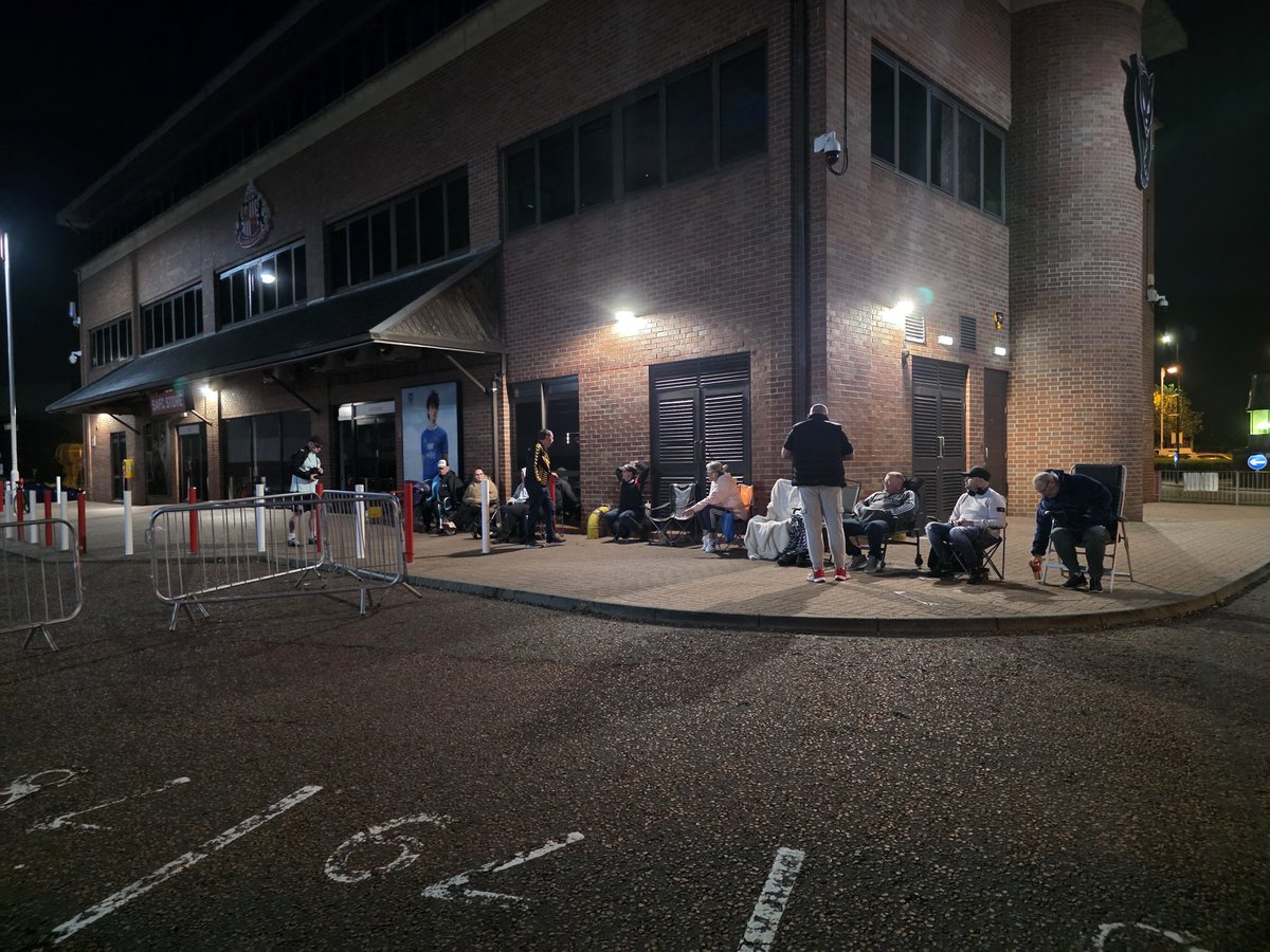 tuckytheweeb's tweet image. 2am update. Queue is getting longer @SunderlandAFC #SAFC