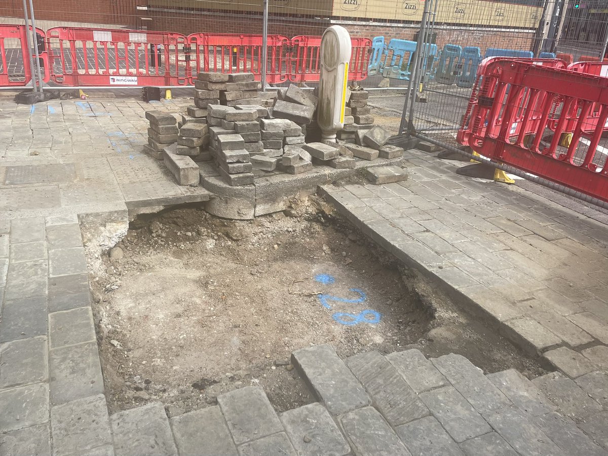 BeelexElect's tweet photo. 🚧 Day 6 of the #sinkhole

👷🏻‍♂️ Things are moving at a pace now

💦 Leak fixed

🕳️  Holes are almost filled 

🧱 Stones are ready to lay https://t.co/I2L83ntMOb