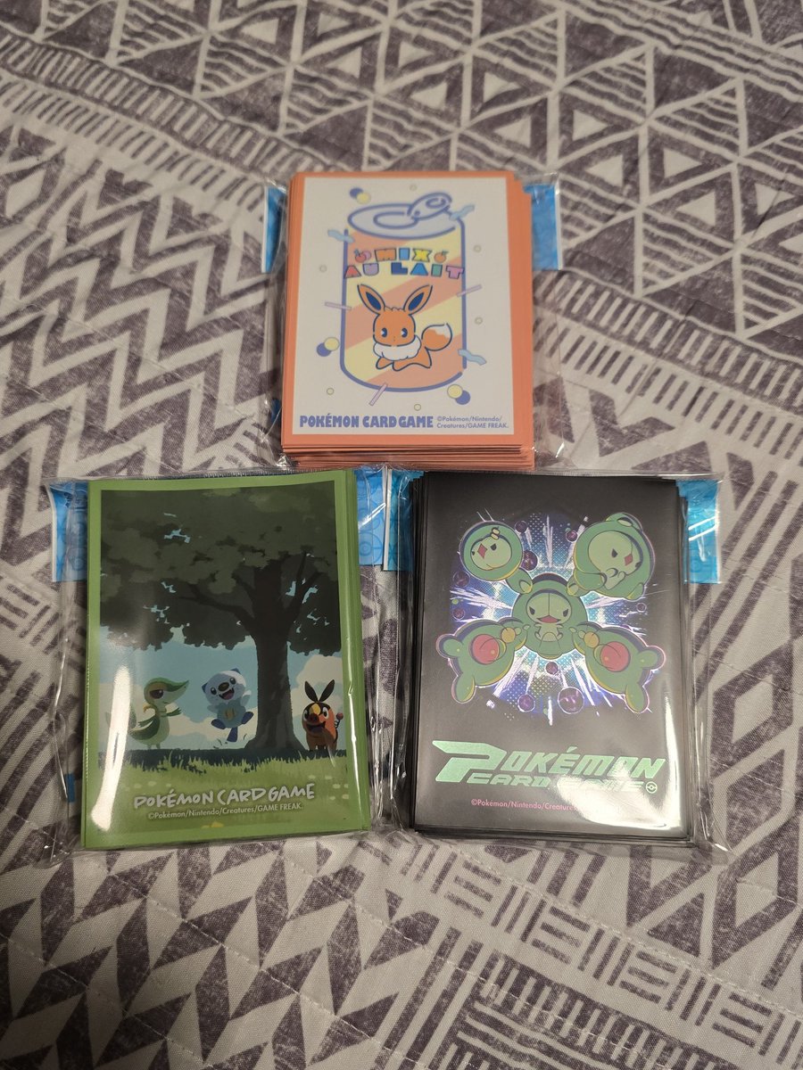 GemMintTCG's tweet image. Mail day! Got my package from Pokemon Center Japan and got a bunch of awesome new stuff! New sleeves, the Hilda sleeves, deck box, and playmat, and these awesome figures! And even a little birthday card! Hoping to make a video on these figures soon, just wanna figure out a style.