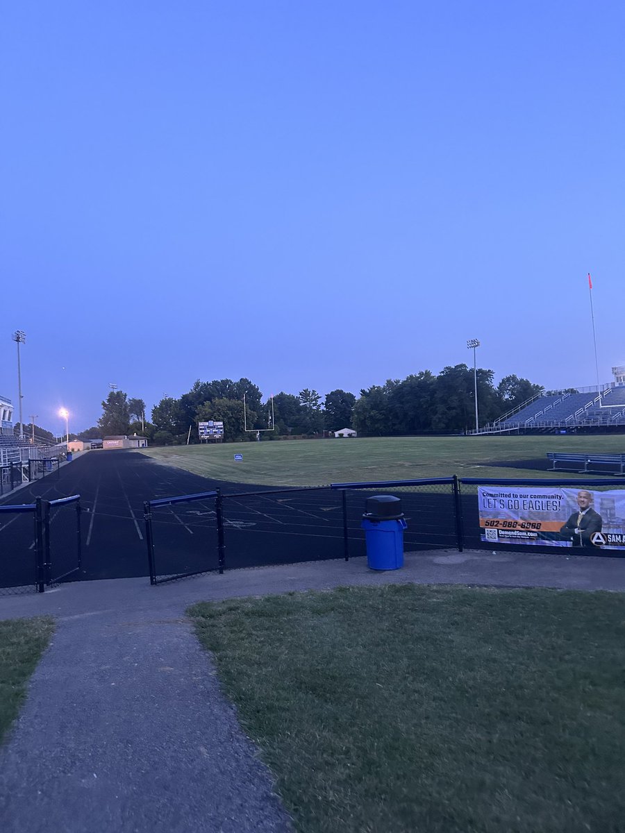 CoachDoz_'s tweet image. Late, but gotta put the work in still 🏃🏾‍♂️