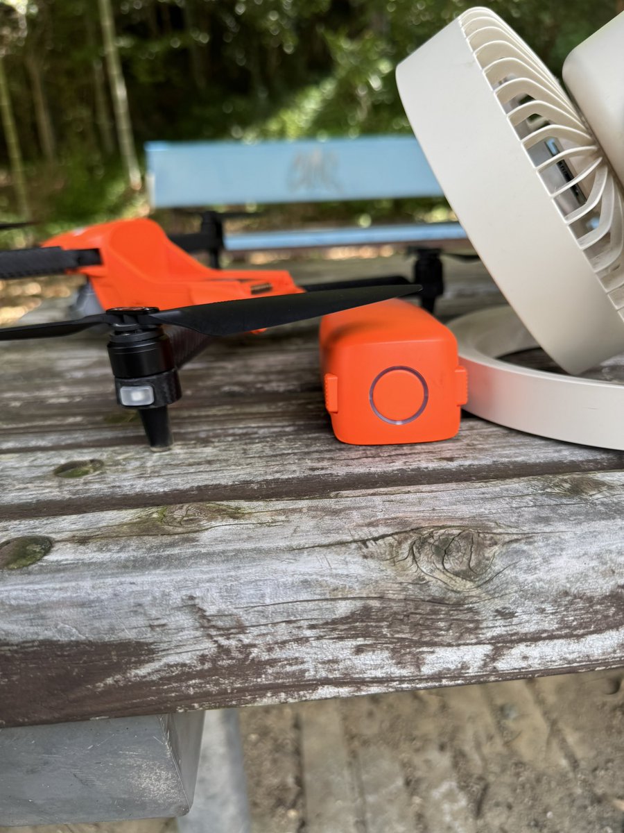 DroneRikky's tweet image. ドローンバグった。
修理出さなあかんやつかも。
まーたロケ前に試練が🤣

#autel
#頑張れオーテルとオレ