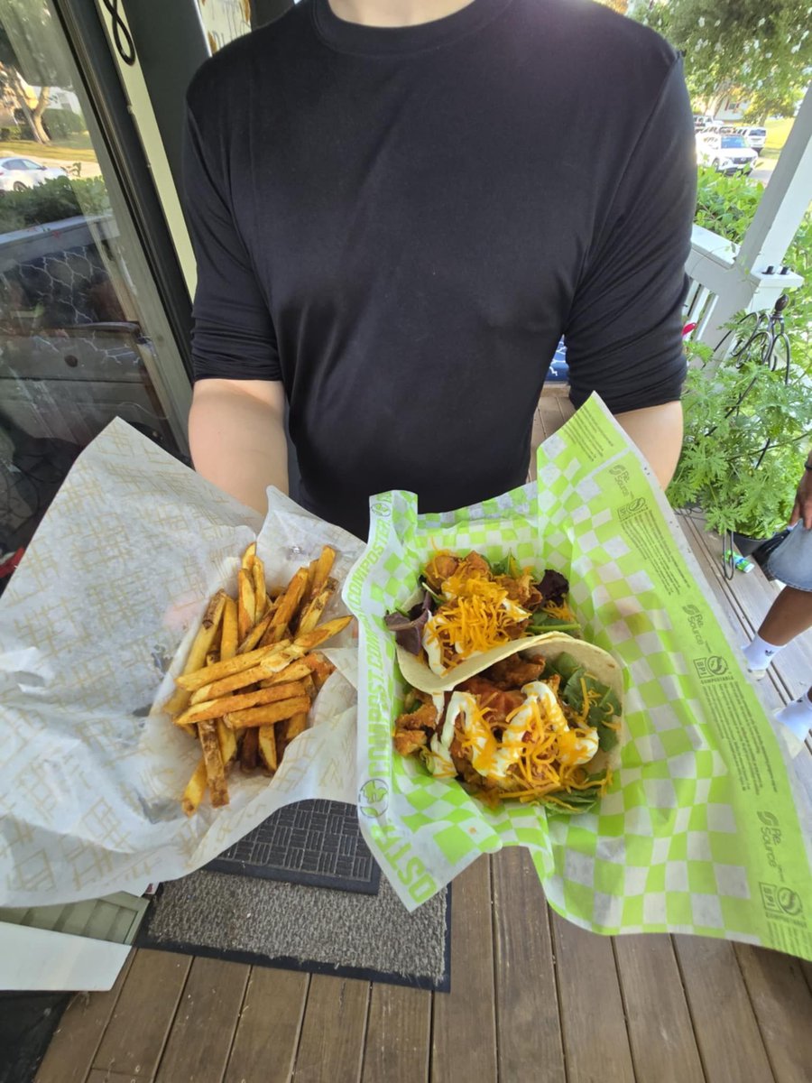 HankF330ToGo's tweet image. Other family food picks from tonight at Taste of Akron: Chicken Bacon Wrap from Cookery Food Truck, Dr. Hibachi Food Truck medley of all 3, Fat T's Cookies and Chicken Tacos from Southern Thangs Food Truck.