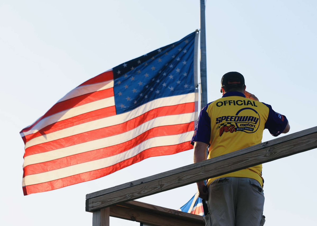 Husker_Zeeb's tweet image. Shoutout to Brandon Anderson 📸 for snagging this pic of me tonight at US 30 Speedway