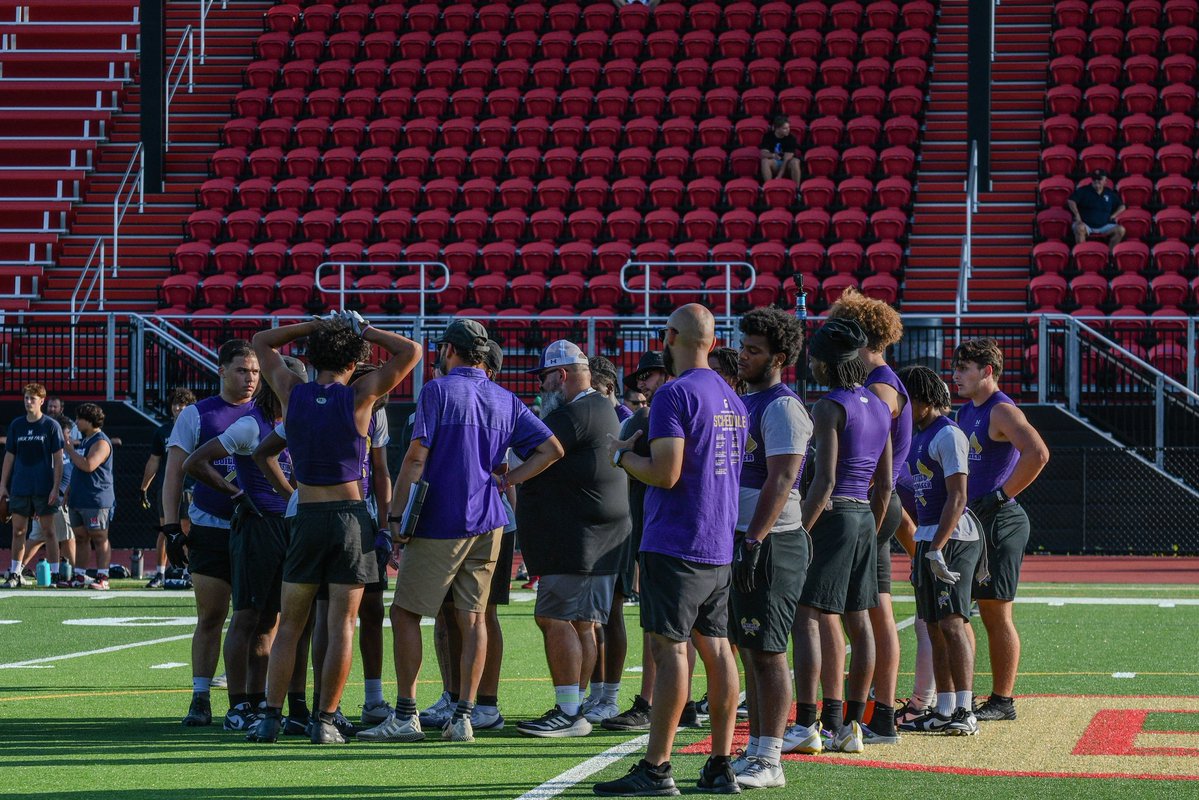 GarfieldHSFB's tweet image. Putting in the reps and playing with purpose. Proud of the progress made at Mount Olive’s 7 on 7!
@GarfieldSuper_ @BoilermakersGHS
#buildingbetterboilermakers #builtforbattle #hammerdown