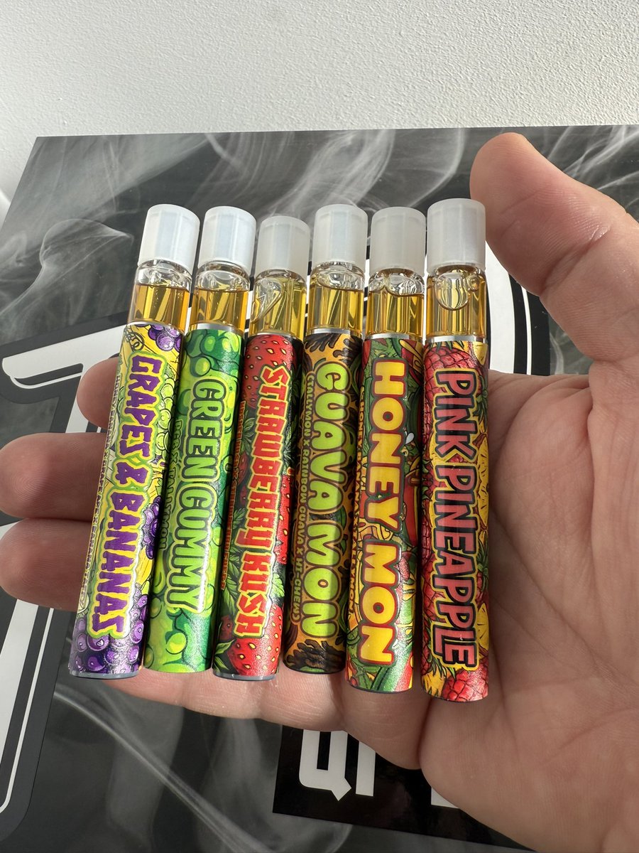 Flowersbyfidels's tweet image. Fidels rosin pens are such a game changer. They’re super accessible and really discreet, making them perfect for on-the-go enjoyment. Plus, the flavor you get is just next level, making each puff a terpy experience! It’s a Fidely Ting! 😮‍💨