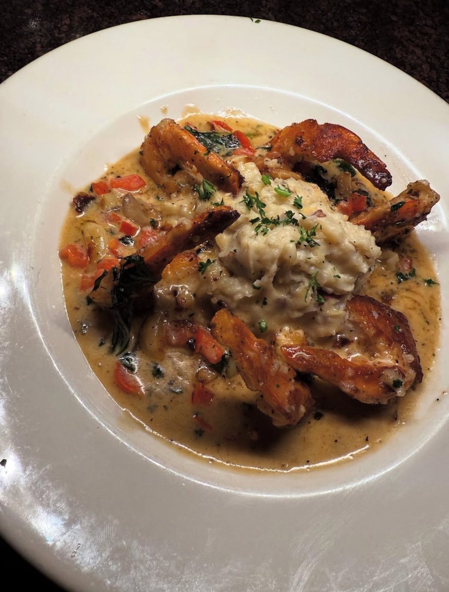 MacDaddyDior's tweet image. Bae, come eat. ❤️