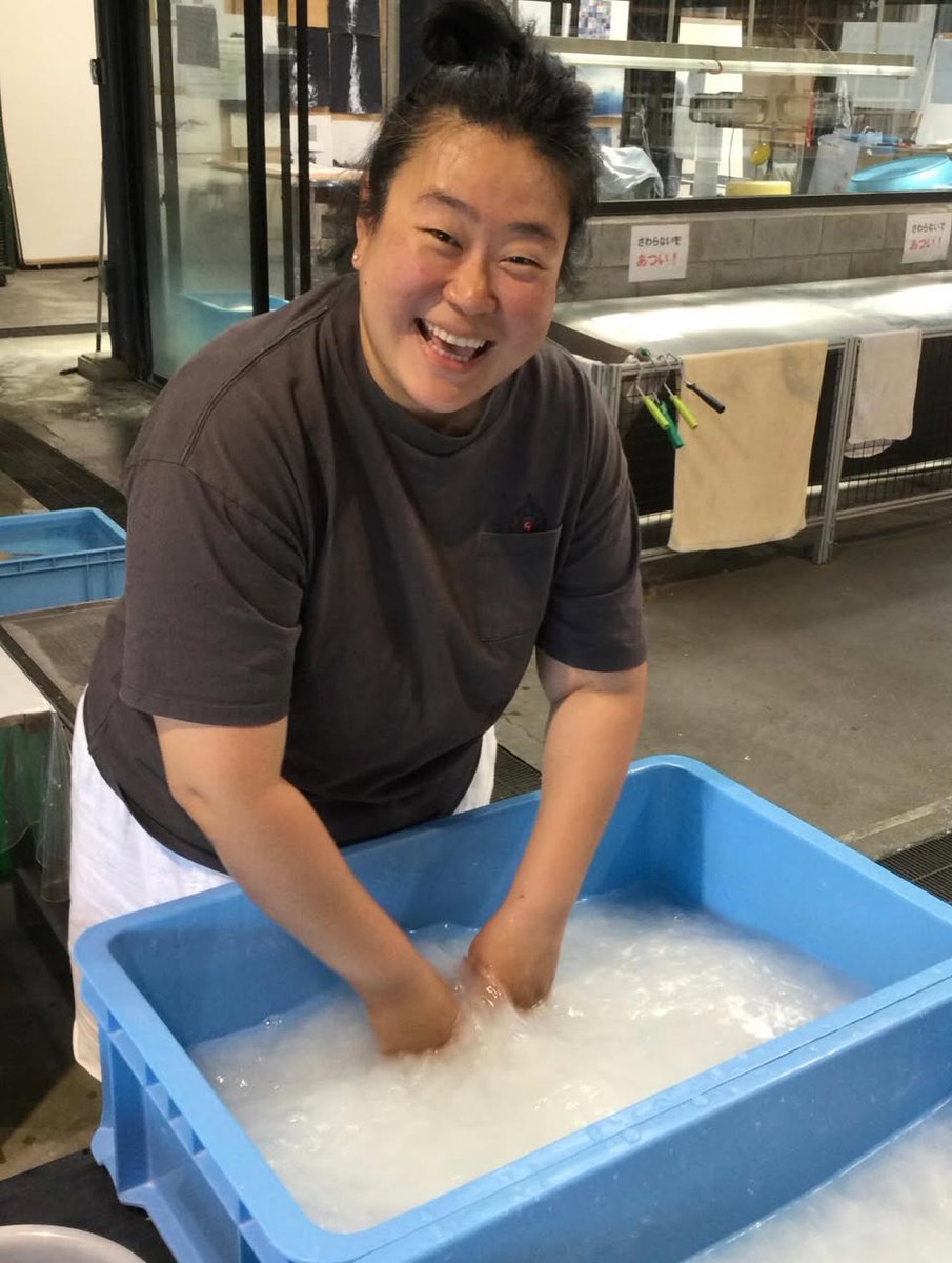AwagamiFactory's tweet image. 和紙会館では毎日、世界中からお客様をお迎えし、紙すき体験を楽しんでいただいています。
遠くからお越しいただき、ありがとうございます!
Every day, Washi Kaikan welcomes visitors from all over the world to enjoy the papermaking experience.
Thank you for coming all this way to visit us!