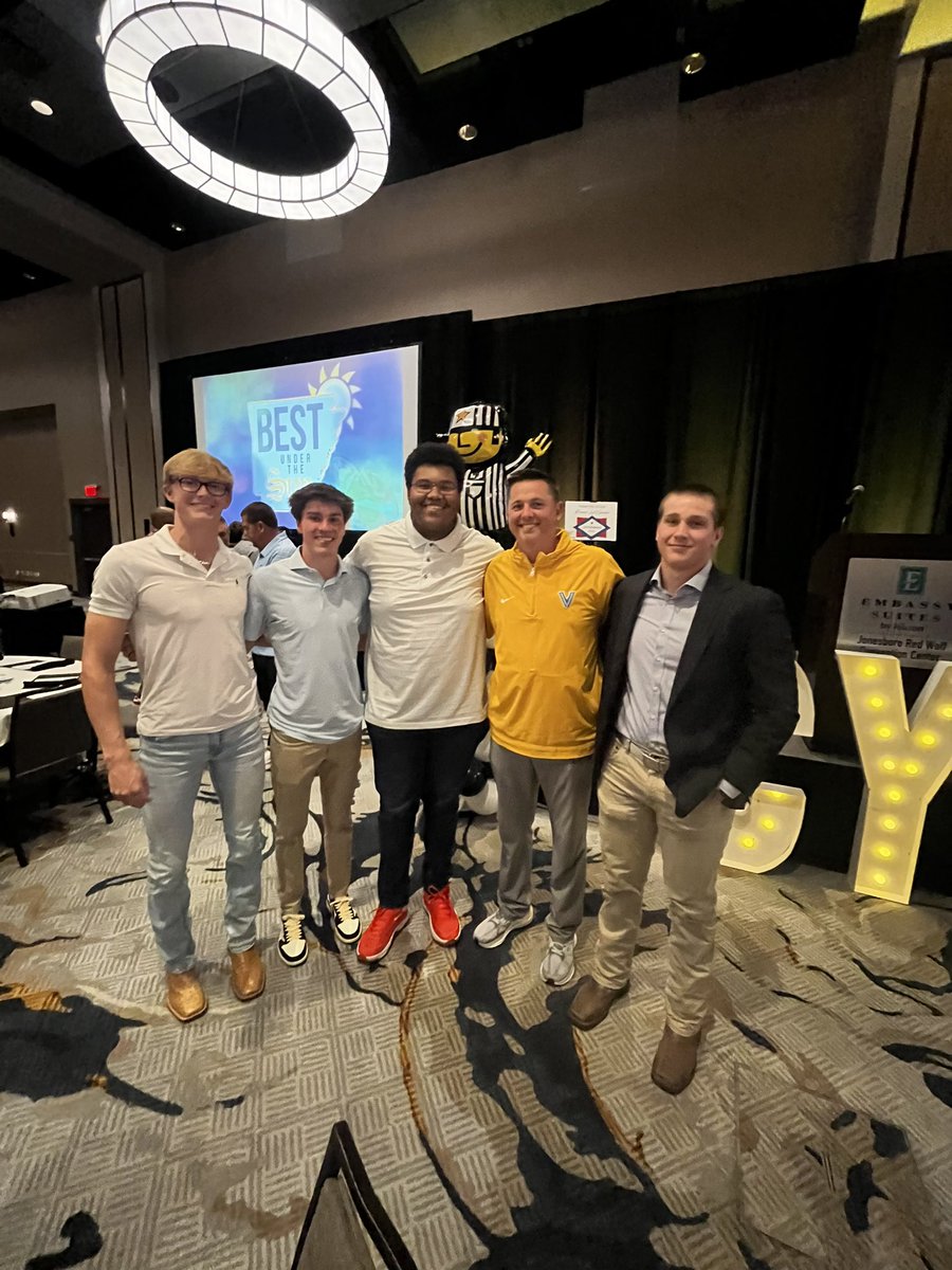Thank you to The Jonesboro Sun, Kevin Tuberville and City Youth Ministries for the Best Under The Sun Banquet tonight! I got to see my guys one more time <a href="/ValleyViewFB/">Blazer Football</a> <a href="/andrewjonesz1/">Andrew Jones</a> <a href="/DrewGartman/">Drew Gartman</a> <a href="/dcole7632/">Daniel “Man Mountain” Cole</a> <a href="/wooten_ryder/">Ryder Wooten</a>
