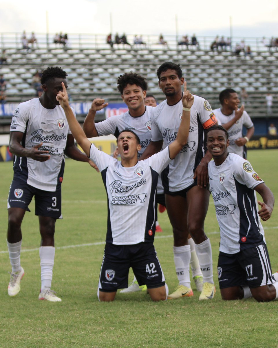 LigaFUTVE's tweet image. 👀 • ¡Ojo con este chamo! Tiene gol…
🙌🏼 • Luis Álvarez, de 18 años, se apuntó su primer gol en la @LigaFUTVE respondiendo a la confianza que deposita @FCYaracuyanos en quien venía siendo uno de sus mejores artilleros en la @LigaFUTVEJunior
😎 • El joven marabino es un…