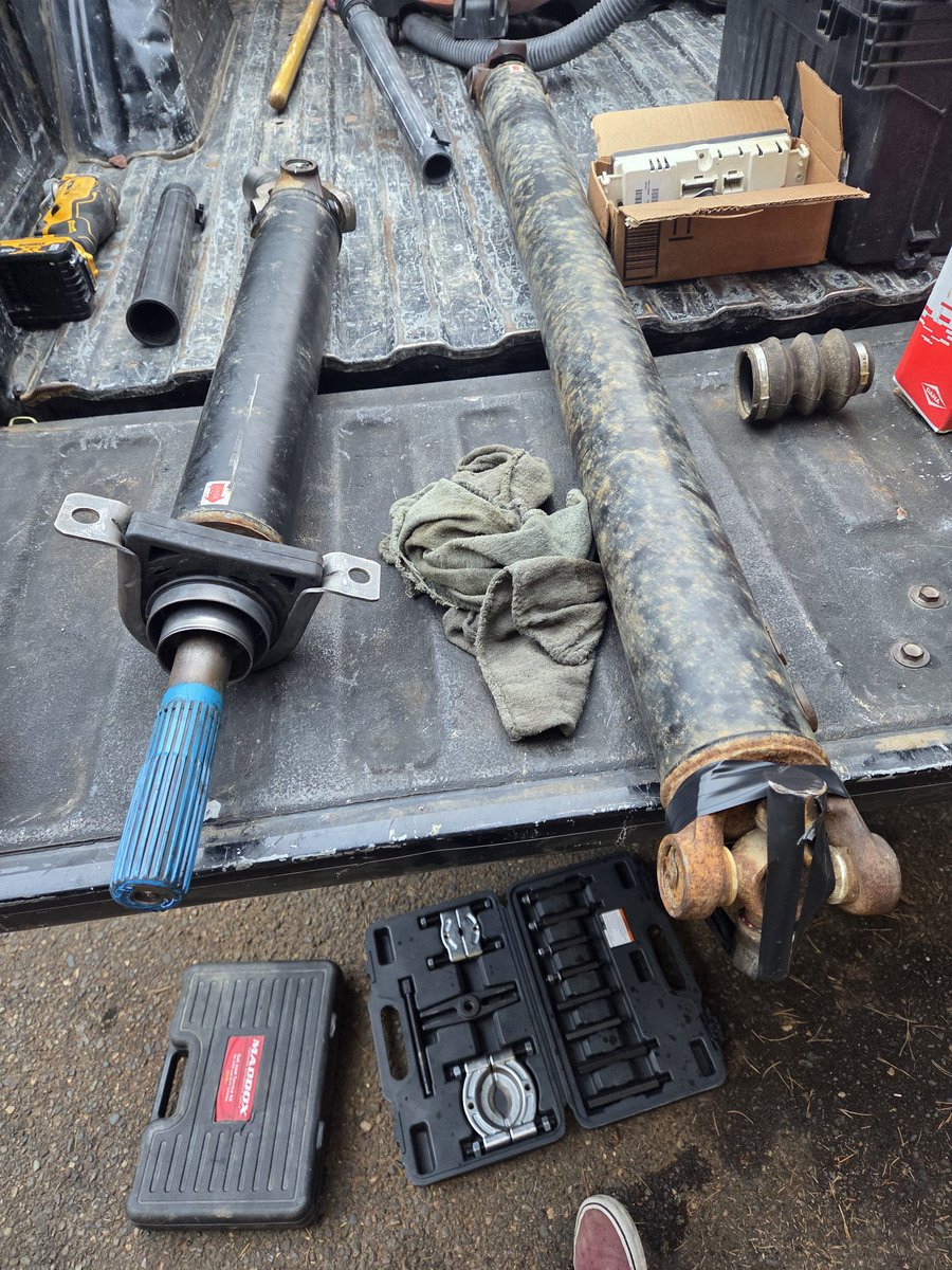 TrevorBello's tweet image. Truck projects this week
Had to replace the U joints and Carrier bearing.
Finally got my steps welded up as well. Work truck is coming along great.