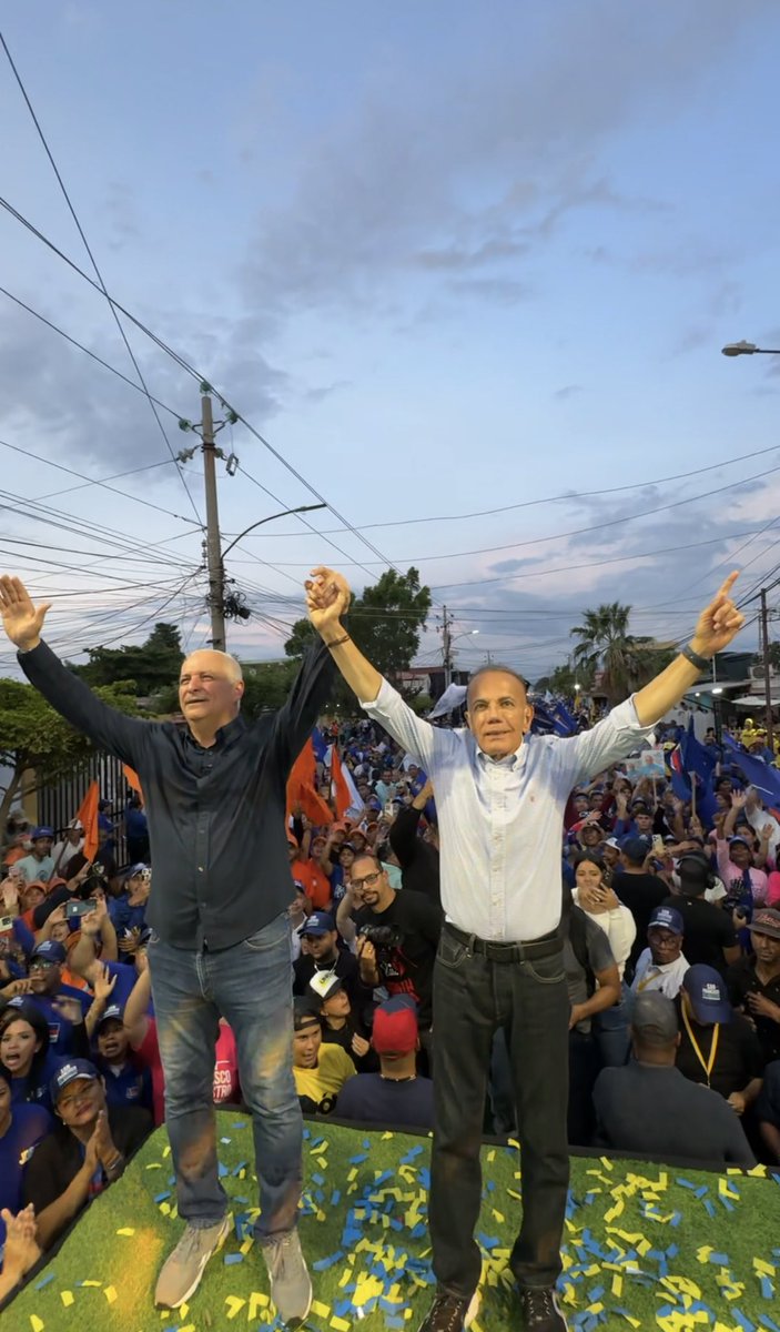 manuelrosalesg's tweet photo. Durante el Gran Cierre de Campaña de San Francisco.
¡Este 27 votamos y ganamos con @gustavocien !
https://t.co/hHQGGTPc5A
#24jul #YoSiVoto #DefendamosSanFrancisco https://t.co/1kvvW28f3f