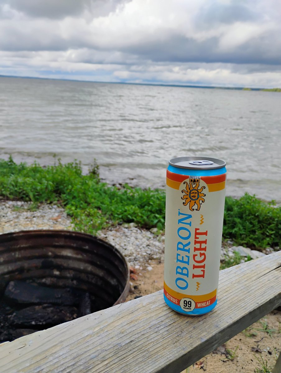 BeerSnobSean's tweet image. It's turned into a beautiful evening at the lake after the storms. All #michiganbeer choices again. @Griffinclaw pineapple wheat, Petoskey Brewing Belgian, @BellsBrewery Oberon Light. @Witchshatbrew @thestation310 @RustedSpoke @barrelaged_Art @DrGoodBeer @craftbeerkun #beer
