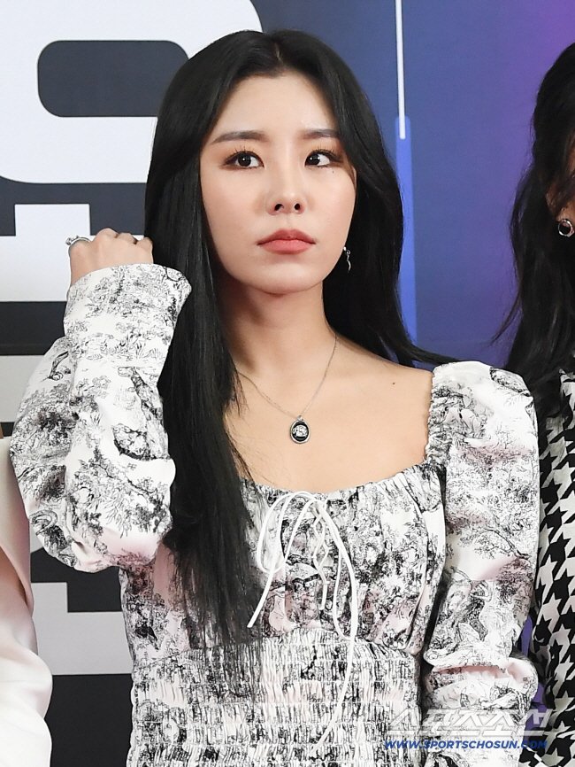 lunaestreIIad0s's tweet image. [Exclusive] Wheein signs an exclusive contract with &apos;With Us Entertainment&apos;. Now under the same roof as Apink

🔗naver.me/xDCsp4pO

#MAMAMOO #WHEEIN
#마마무 #휘인
@WheeIn_0fficial