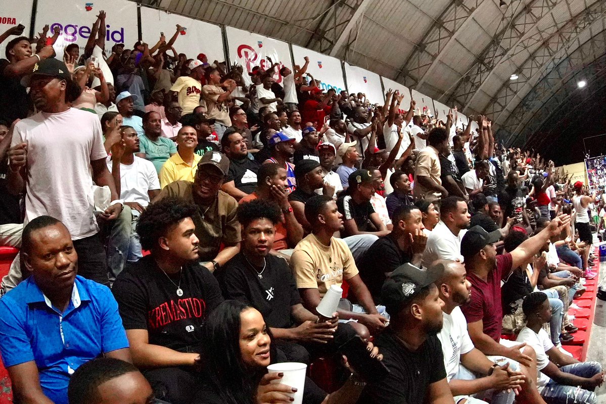 lnbrd's tweet image. La gente en San Cristóbal ta’ gozando este partidazo como se debe 😎🏀
#LNB #LaSuperLiga
