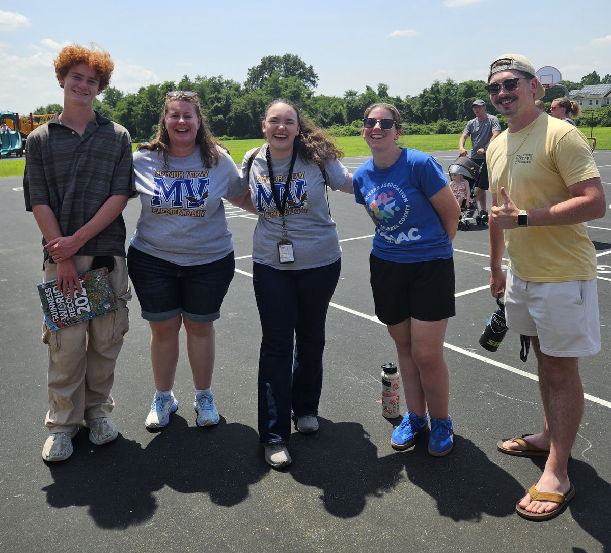 Popsicles with the Principal on the Playground today at Manor View ES! Great turn out from our community to meet staff, choose some free books, enjoy some treats, and play! Thanks to the staff for coming out to show our families some Eagle love. #AACPSAwesome #BelongGrowSucceed