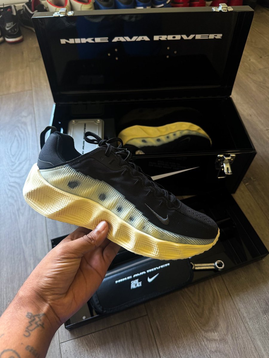 YoungCorey's tweet image. Giving away some of these new Nike Ava Rovers tomorrow with @ShoePalace in Inglewood! Pull up on your bike or just pull up to come hangout! We’ll be there from 10am - 12pm. See you thereeeee.