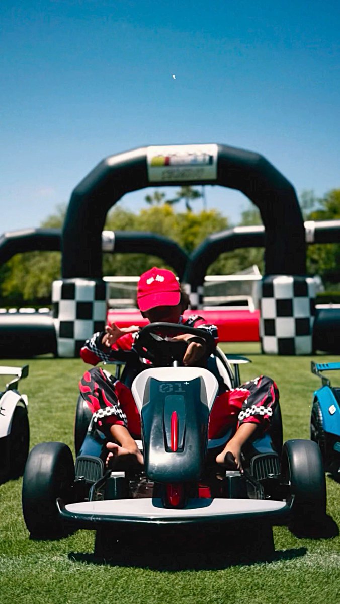 CiaraRussellFan's tweet image. Birthday Boy, WIN! 🎉🥰💙🥳🏎️.