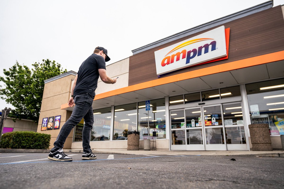 juncoshollinger's tweet image. Something’s cookin’ at ampm 👀
Conor’s back in the @ampm_tmgs colors this weekend, and you know what that means….Too much good stuff!
#indycar #Monterey #ampm