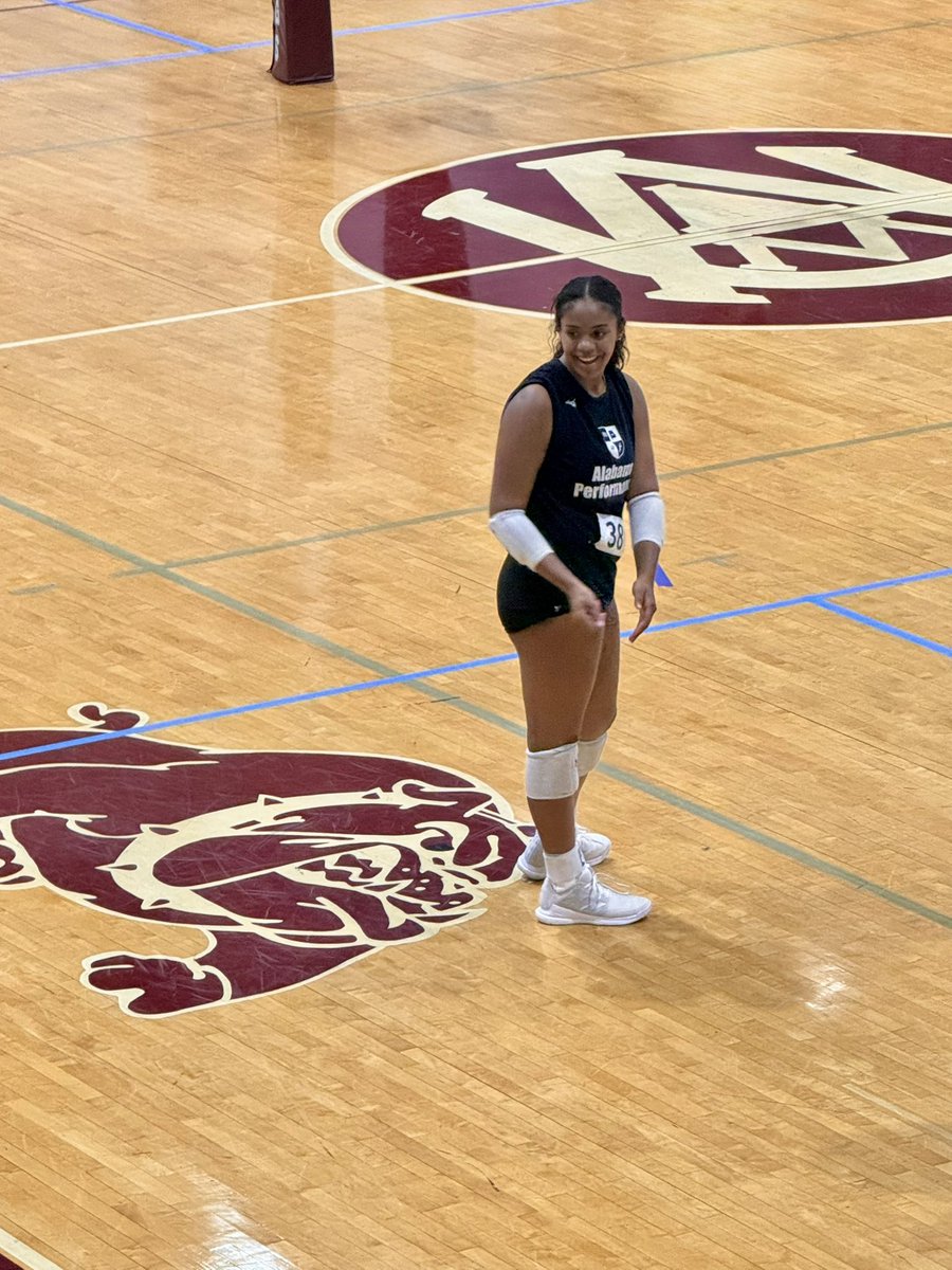 AvaRoberson_10's tweet image. Thanks Coach Brandon Reeves for the invite to the @aamuvb recruiting camp. I enjoyed my time on THE HILL. Go Bulldogs! ππΆ #aamu #TheHill #MyDadsAlmaMater #MyBigDadsAlmaMater ππ½β€οΈ#alabamaperformance