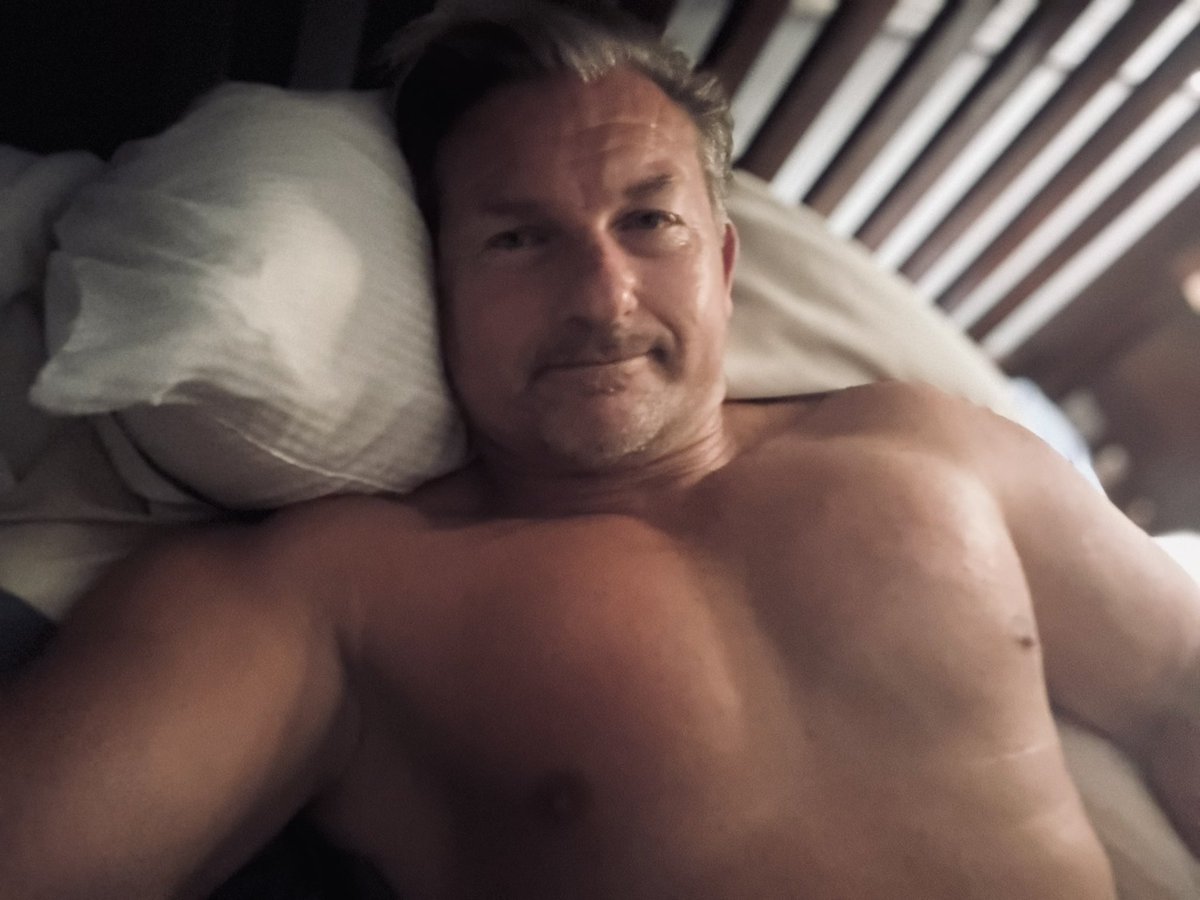 Russell_Writer's tweet image. Sweet dreams…😏😏😴😴😴
#writer #filmmaker #bodybuilder
