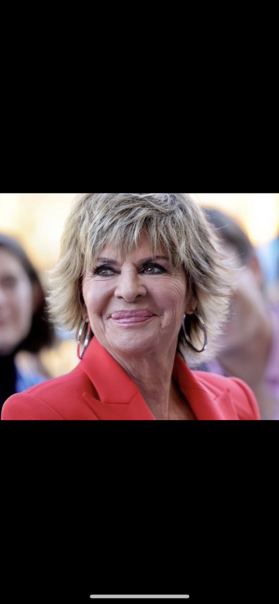 tal_jay's tweet image. Gina’s hair looks greasy af. I wonder if she wears a hairnet down to her shift at Chili’s 🌶️ #RHOC