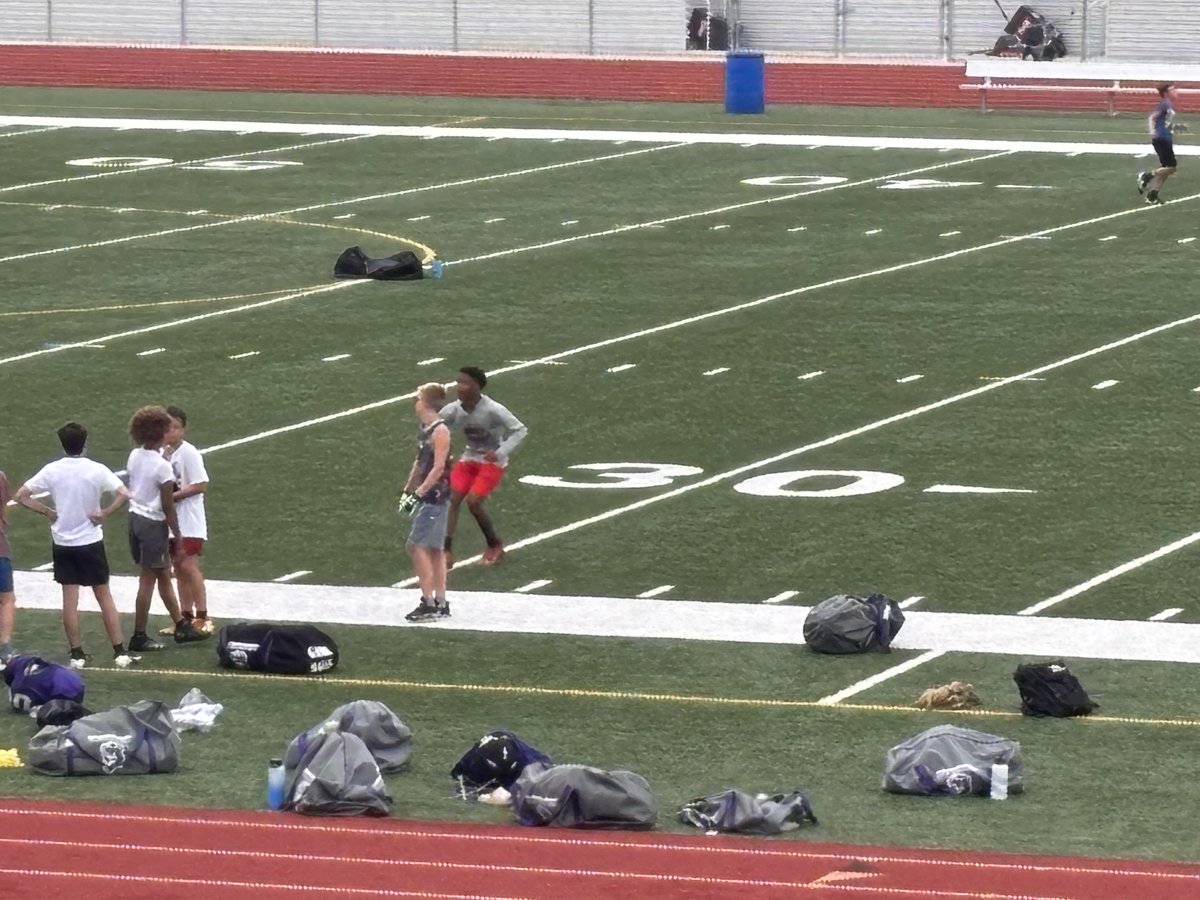 Day 4 was full of energy, amazing plays, and hard work! Thanks to all the athletes who came to our 🦅🏈 youth camp this year!