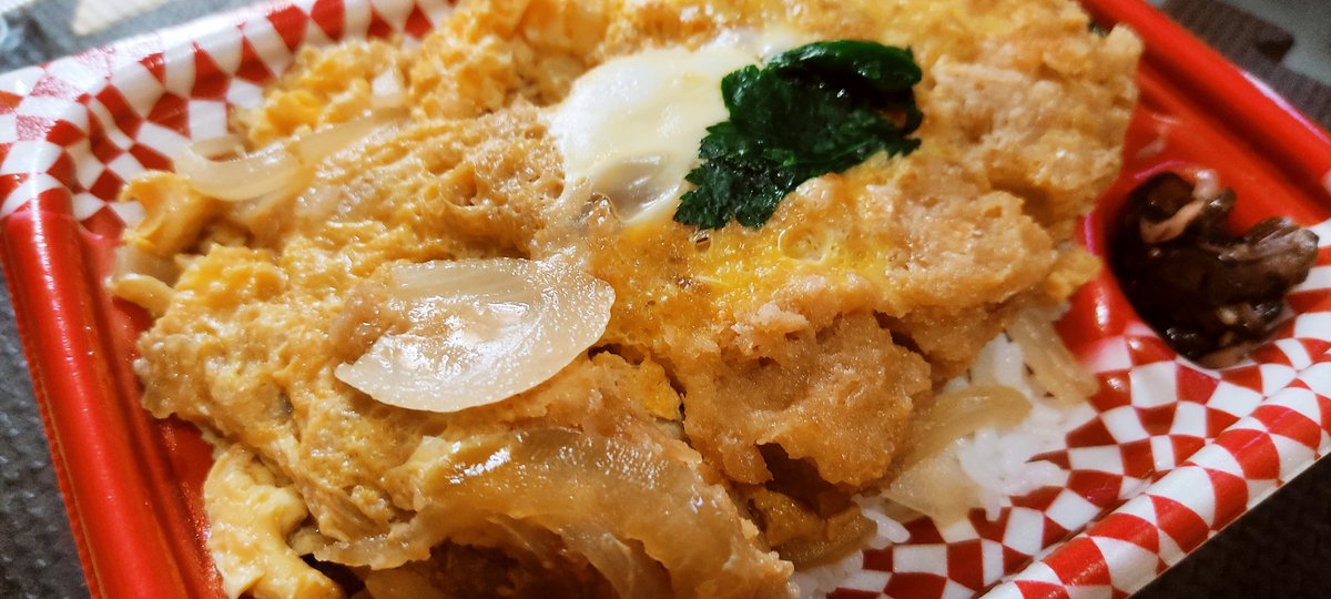 スーパーベルクの消費税入れて431円のカツ丼やっぱり安くて美味しいです
 ᵒ̴̶̷̥́ Ⱉ ᵒ̴̶̷̣̥̀