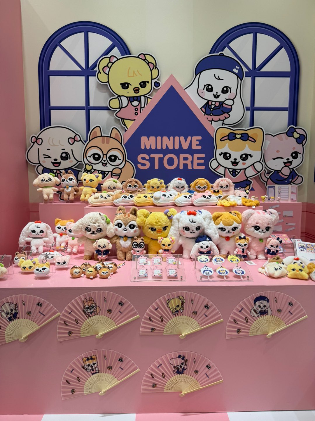IVE ポップアップストア イソ キーリング MINIVE SCHOOLPLUS IVE イソ ぬいぐるみキーリング minive mini - メルカリ