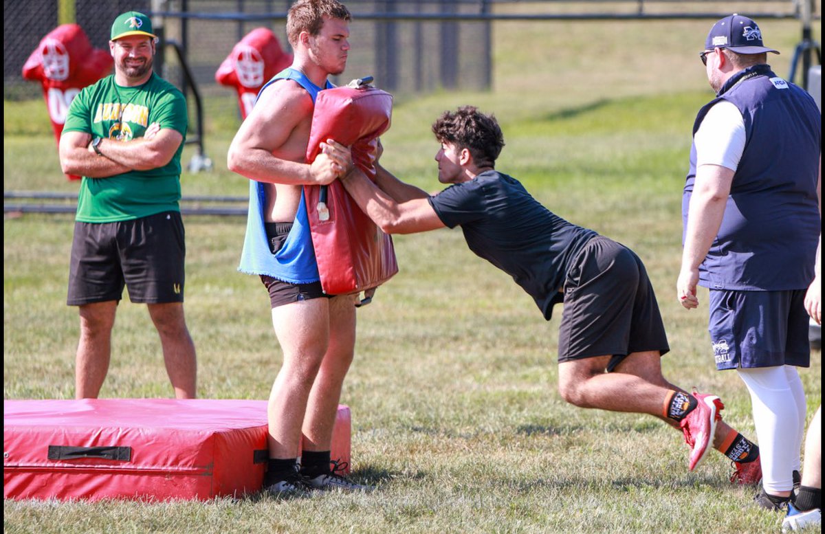 chris_owen215's tweet image. Put in WORK at the @CoachMHendricks Football Camp in South Jersey! 🏈🔥
Grateful for all the college &amp;amp; HS coaches bringing the energy, knowledge, and next-level training! 🙏💯

@Dragons_AD @KingswayWrestle @FBCGilliam @BrendanScoutsNJ @ScoutNickP @HSSportsNJ @PrepRedzoneNJ