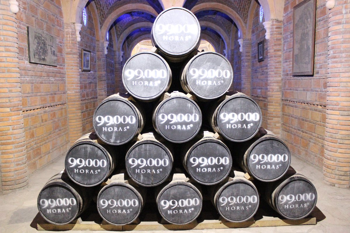 gobgente's tweet image. ¿Sabían que hoy es el Día Nacional del Tequila? 🇲🇽🥃 En Guanajuato lo celebramos con orgullo, porque detrás de esta bebida hay tierra fértil, tradición y manos que trabajan con pasión. 🌱💪
Y vayan apuntando… el 10 de agosto es la Fiesta del Tequila y la Cerveza en Cuerámaro 🍻.