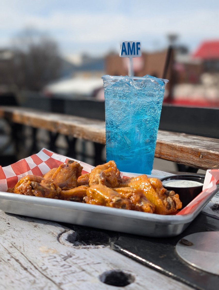 UpstairsPub_IU's tweet image. Looking ahead to Friday ... don't forget : .50 Cent Wings available from 11a - 3p and then later in the day - it's the weekly House Party with B97s @ThatDudeUnique spinning LIVE to help you jumpstart the weekend, along with our world famous $1 hot dog & $1 cheeseburger special…