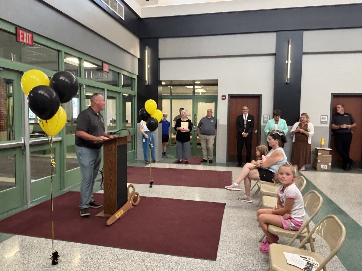 AvonSupt's tweet image. Last ribbon cutting to celebrate the end of construction at Willow - excited to see so many families, staff, & students to tour the building!