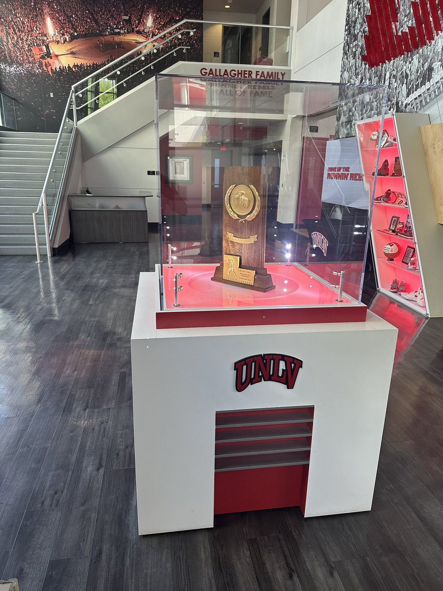 Unit1HoopSource's tweet image. I had a chance to get in and get a quick viewing of the new Runnin’ Rebels team under Coach Josh Pastner—and there’s a new energy in the building.
Early takeaways from my first look:
🔹 6'9" freshman, Tyrin Jones of Layton Christian Academy is a sleeper with long-term upside
🔹…