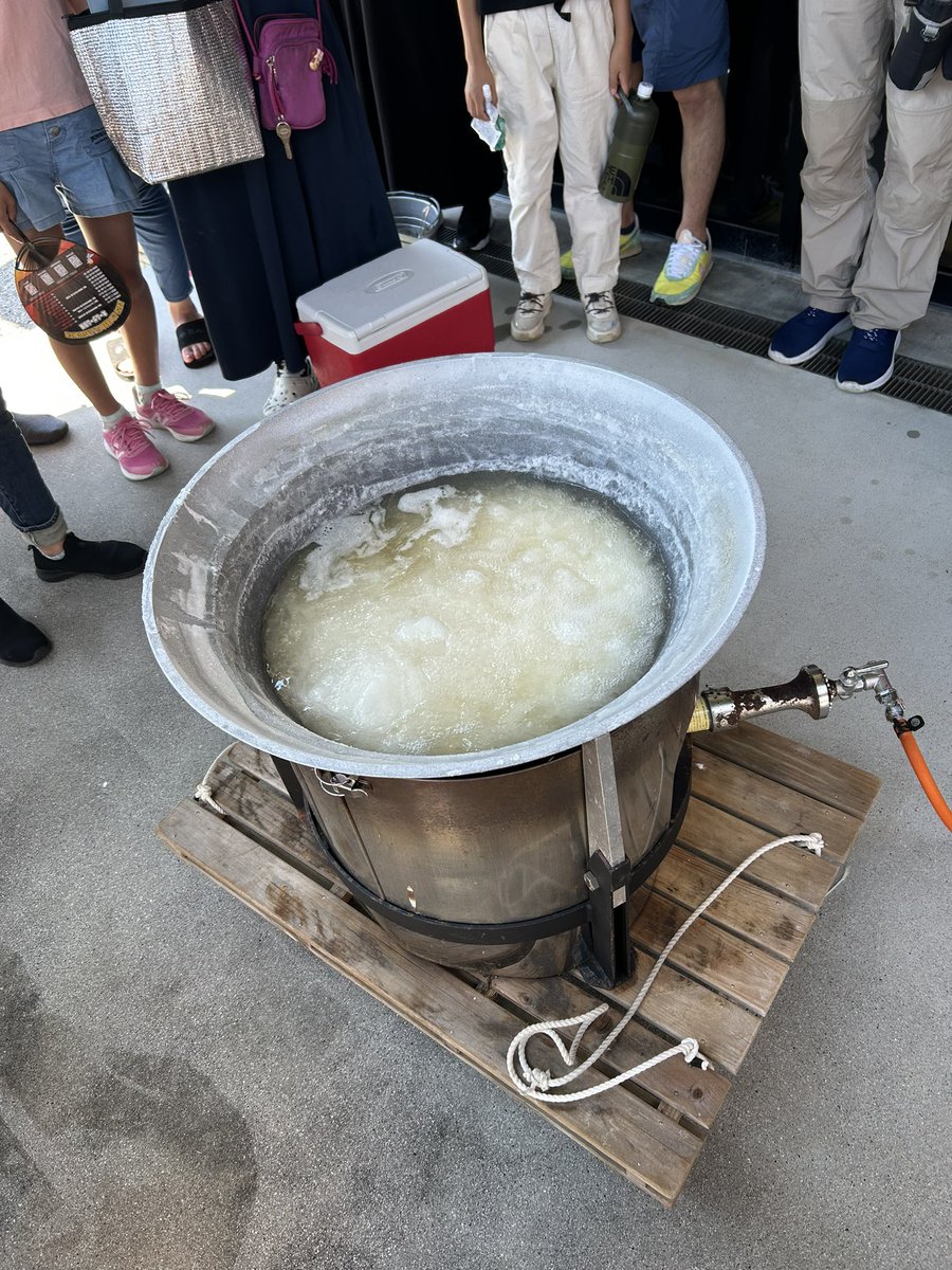 morishimakosuke's tweet image. 塩づくり体験してきました
西尾市のあいば塩は
まろやかで美味しい塩でした
日本人が大切にしてきた塩づくり
昔ながらの塩の素晴らしさを
肌身を通して感じました
普段使いしたい!!
#饗庭塩 #あいば塩 #参政党 #西尾市