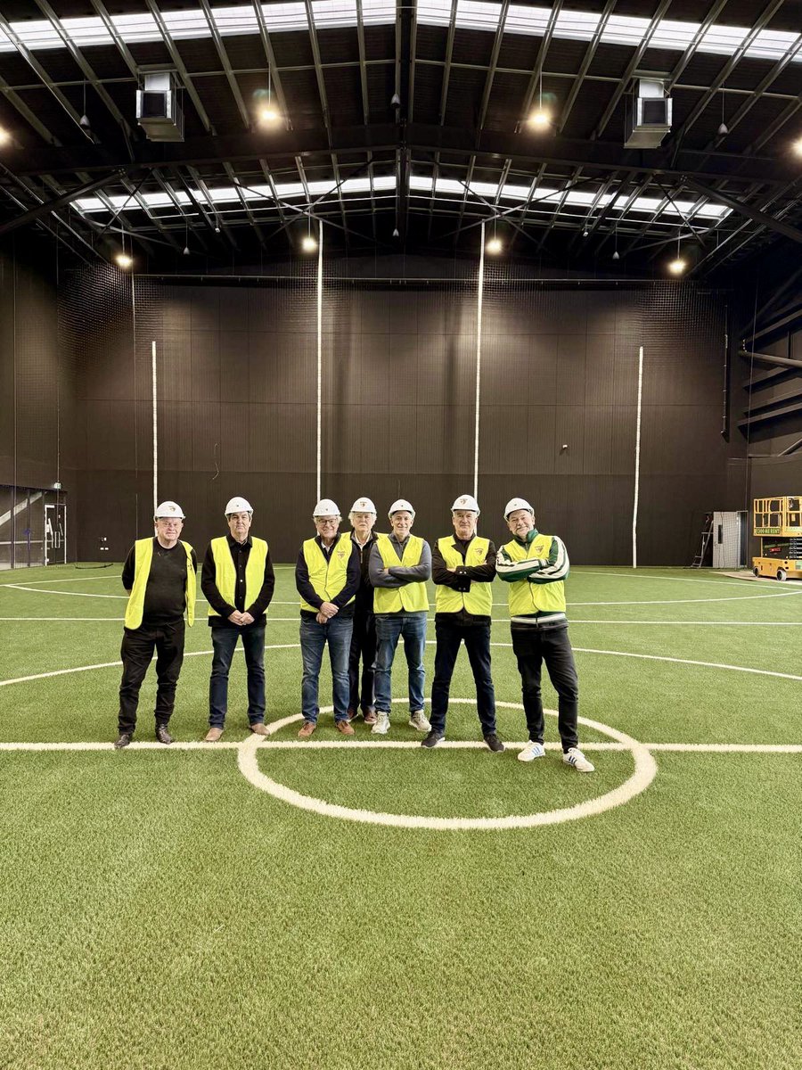 Fantastic tour of <a href="/HawthornFC/">Hawthorn FC</a> new headquarters… the Kennedy Community Centre in Dingley. 
It really is mind blowing!