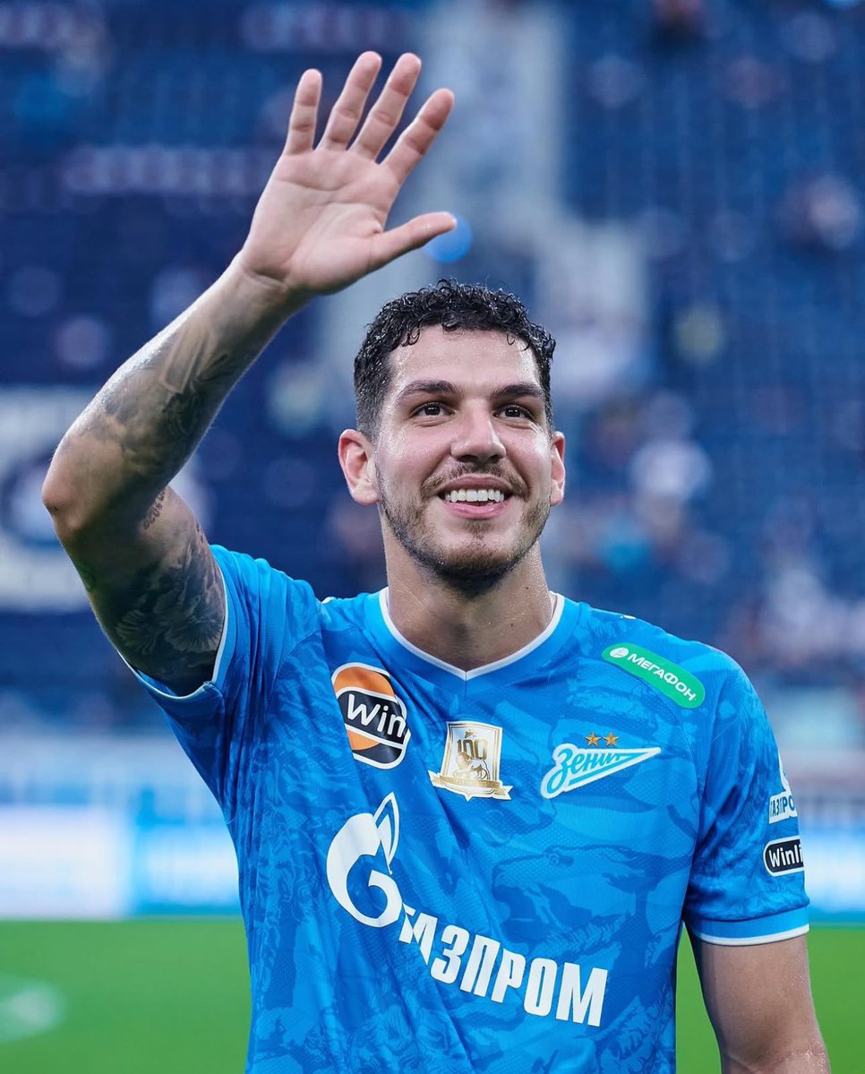 newscolina's tweet image. 🚨 Vasco mira grande nome pra zaga e buscou a contratação de Nino, informa o @pedrosa.
A negociação não foi pra frente devido aos valores. O Cruz-Maltino se mostrou disposto a pagar 5 milhões de euros, mas o Zenit pediu 8 milhões, o que afastou o Vasco do negócio.
Além disso, o…