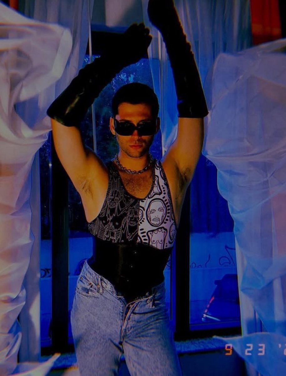 gowonmart's tweet image. this evil gay will never win @certifydswiftie #bb27