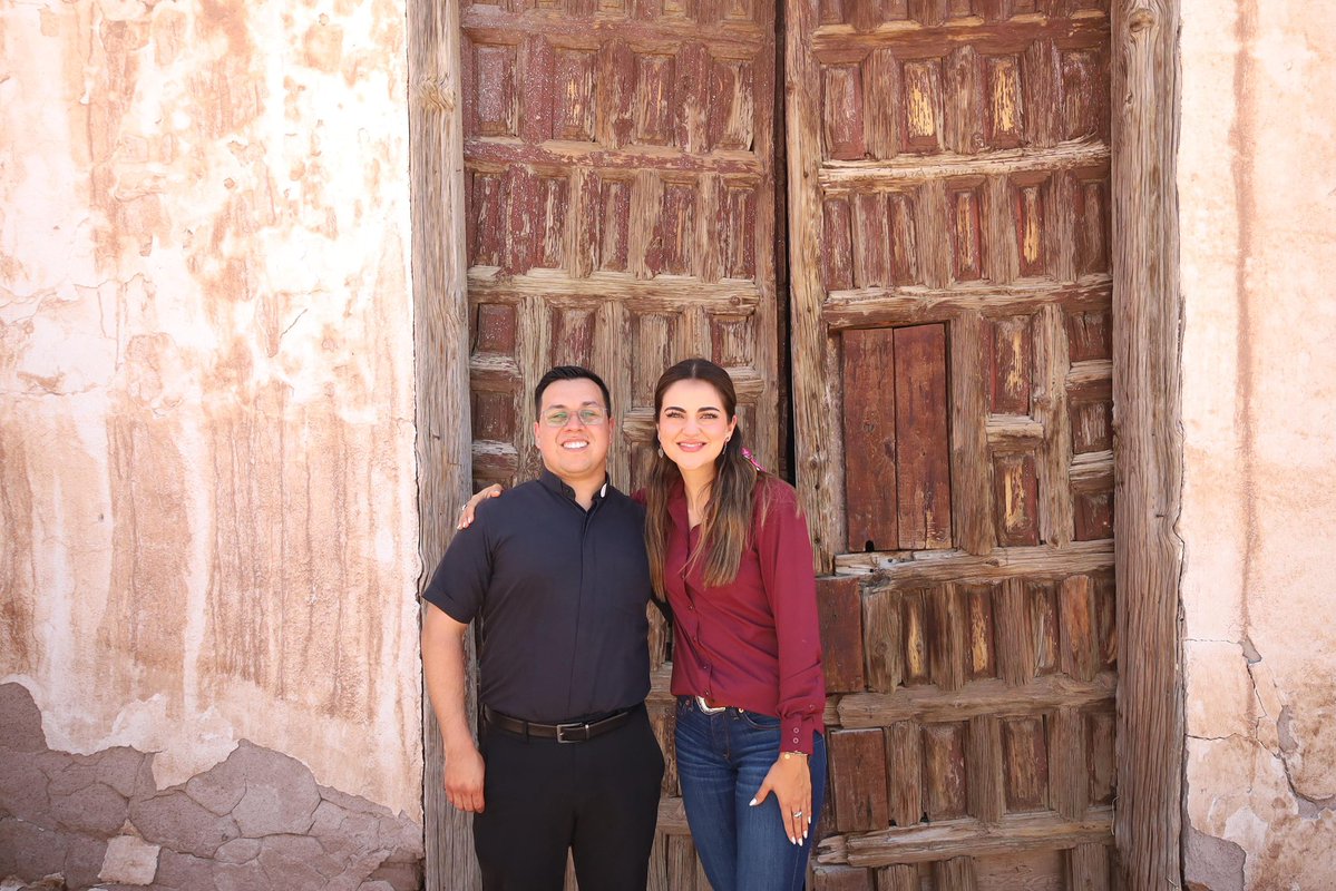 AndreaChavezTre's tweet image. Junto al padre Jesús Romero, mejor conocido como Chuchuy, visitamos el Templo de San Felipe y Santiago de la Misión de Nuestra Señora de la Soledad de Janos, uno de los más antiguos de nuestro estado, construido en el año de 1640.
Los tres órdenes de gobierno, sociedad civil…