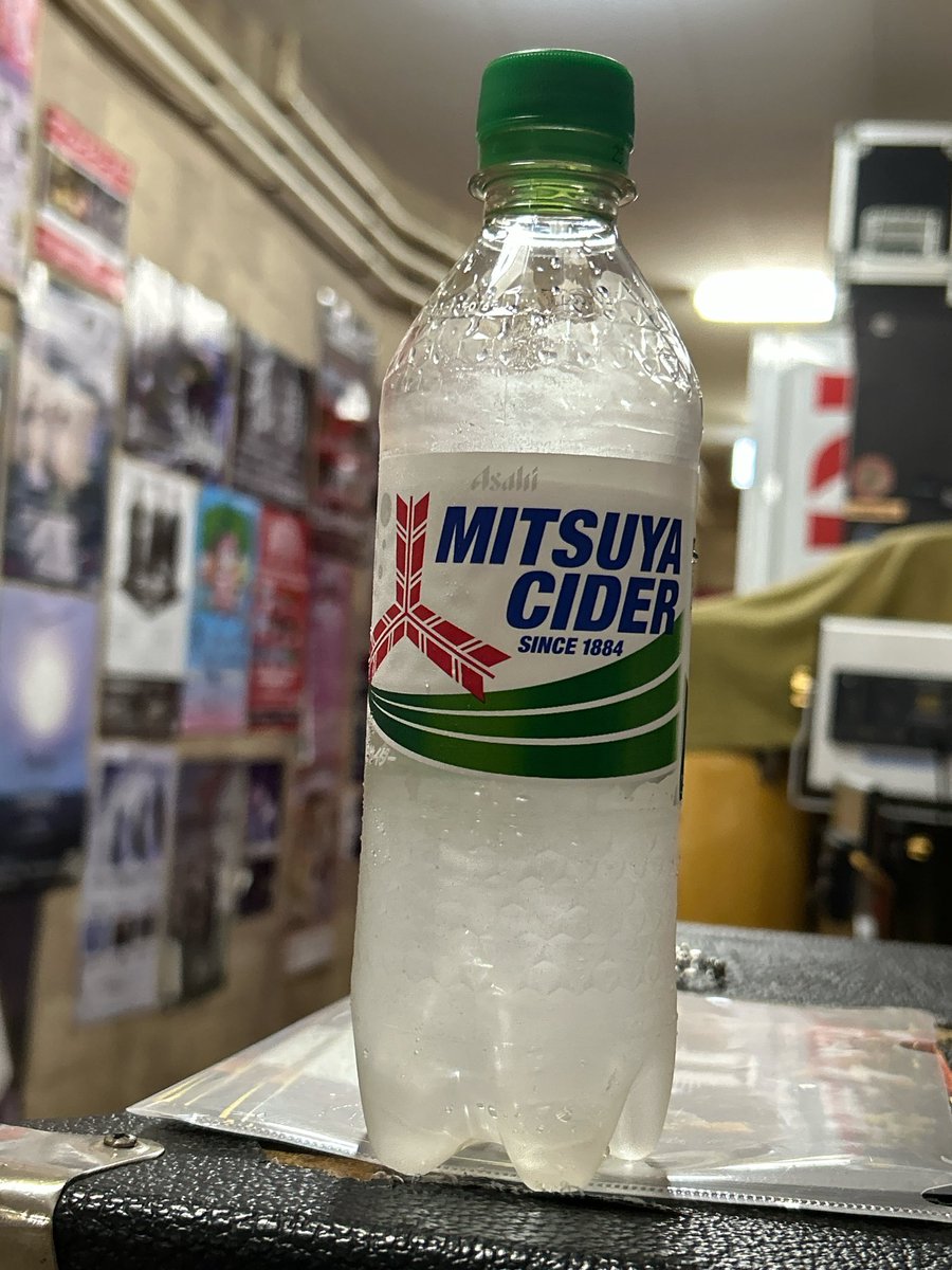 oodckzm_drs's tweet image. ゆうべはtake offのスタジオでした!
シュワシュワ飲みたいから久々に飲んだ
あと気になる新商品を食って、あぁぁプリンやん🍮ってなって......
からの、いよいよ10.23BIG CATワンマンに向けたリハ本格始動
タンバリンを付けてみました!
電子ドラムで鳴らせるようにモジュール入手しよかな(・∀・)