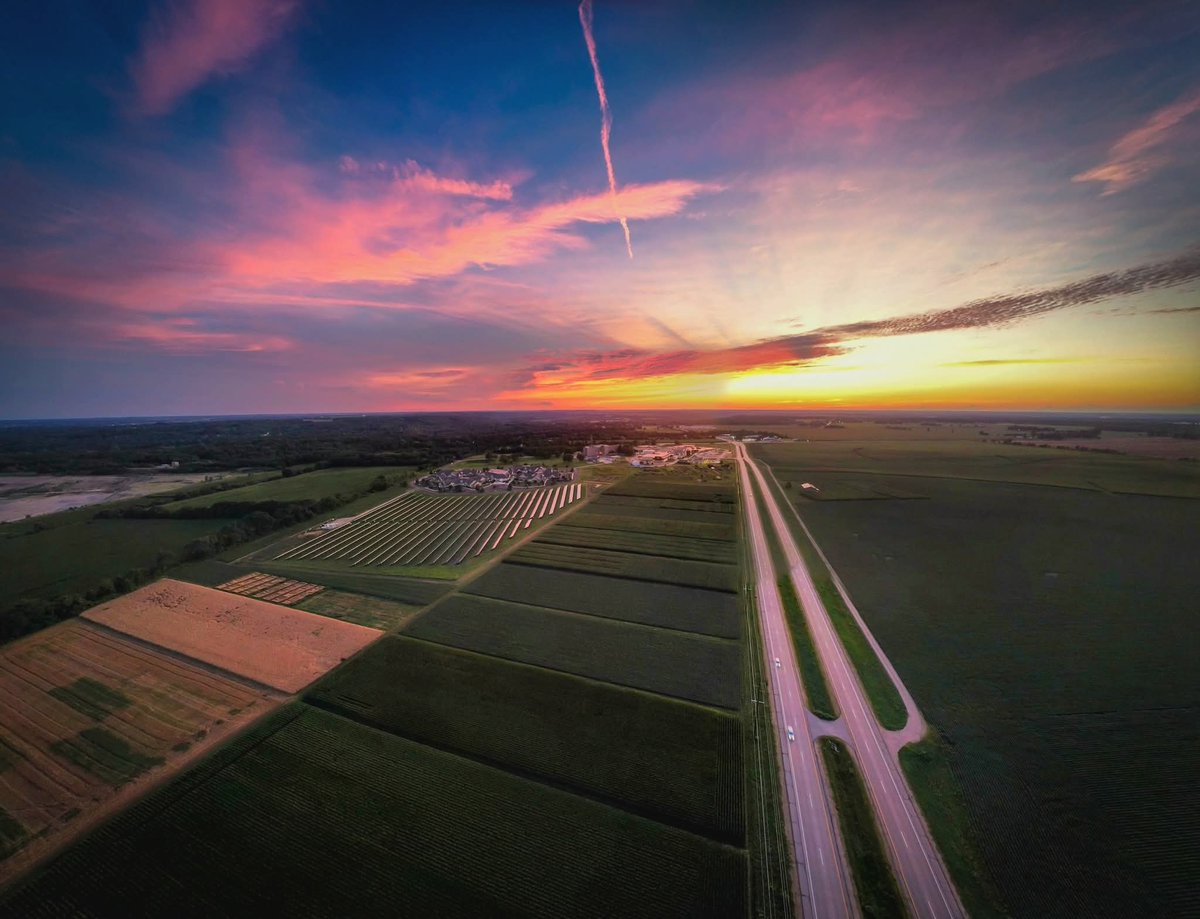 TomPurdyWI's tweet image. Beautiful sunset this evening over the NW side of Janesville and the 5 star Rock county inn. #wiwx